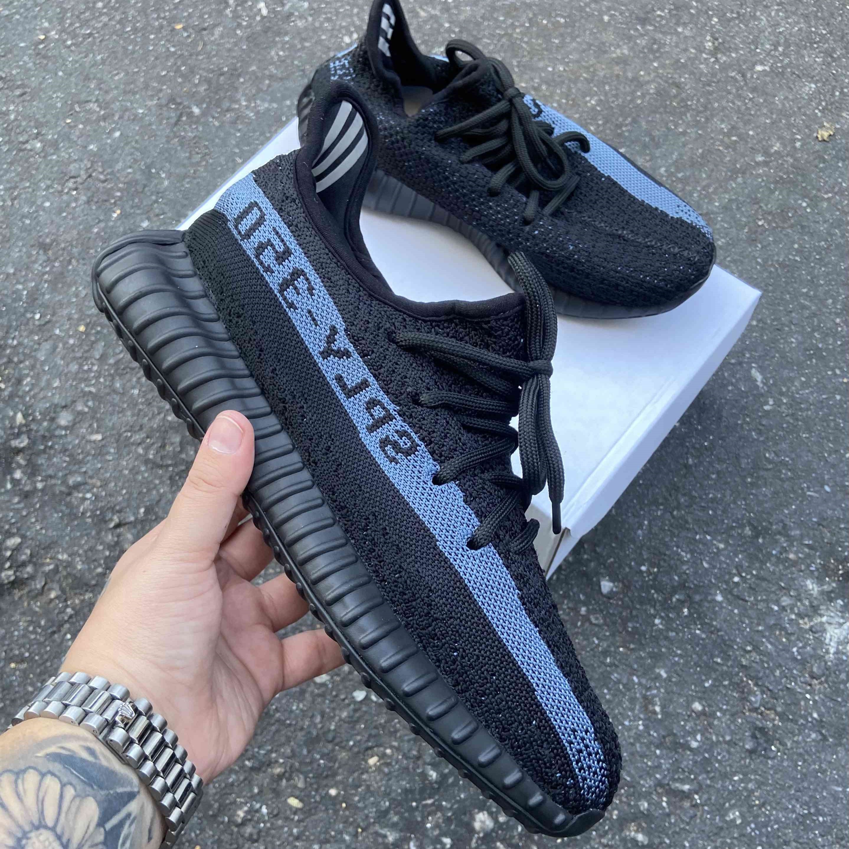 Yeezy Boost 350 v2 Dazzling Blue