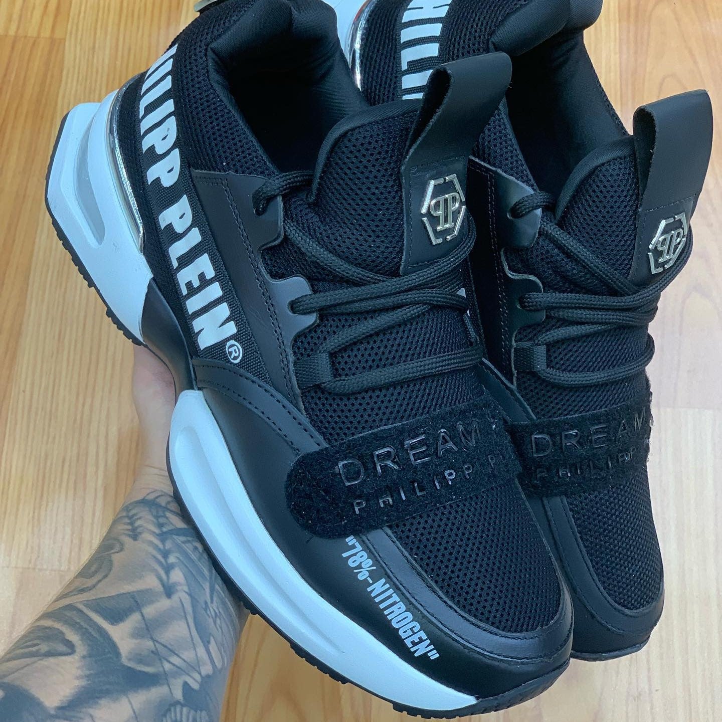 Dream Big 78%-Nitrogen Black White