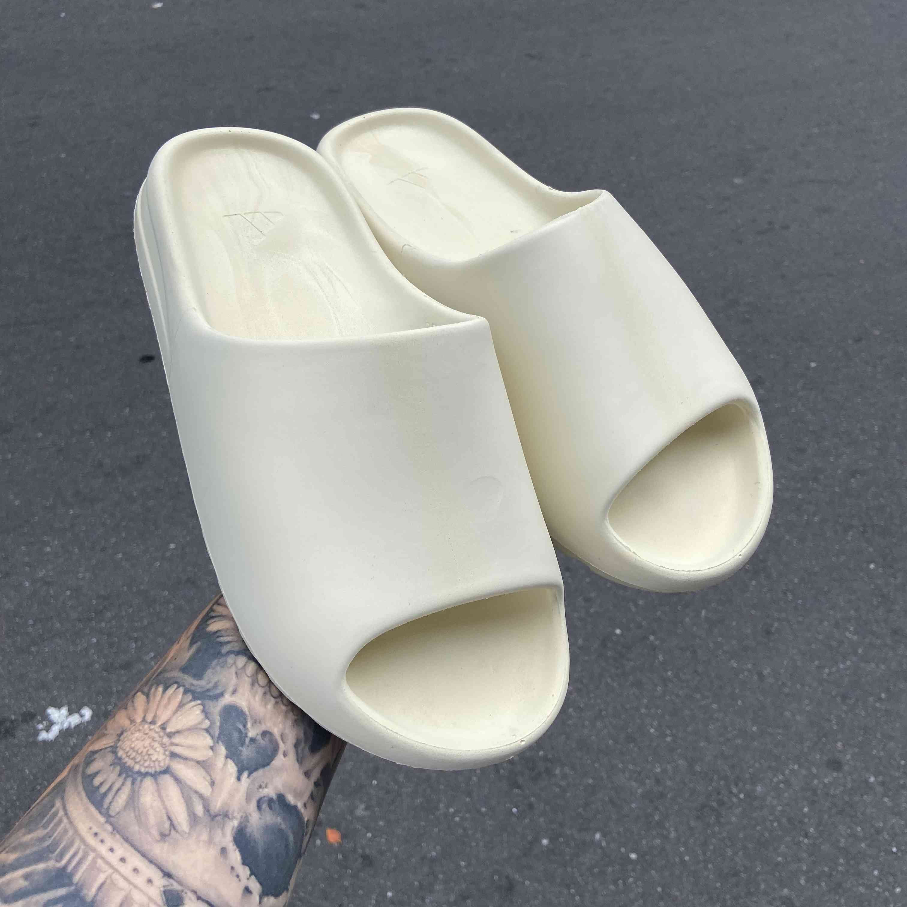 Yeezy Slide Bone