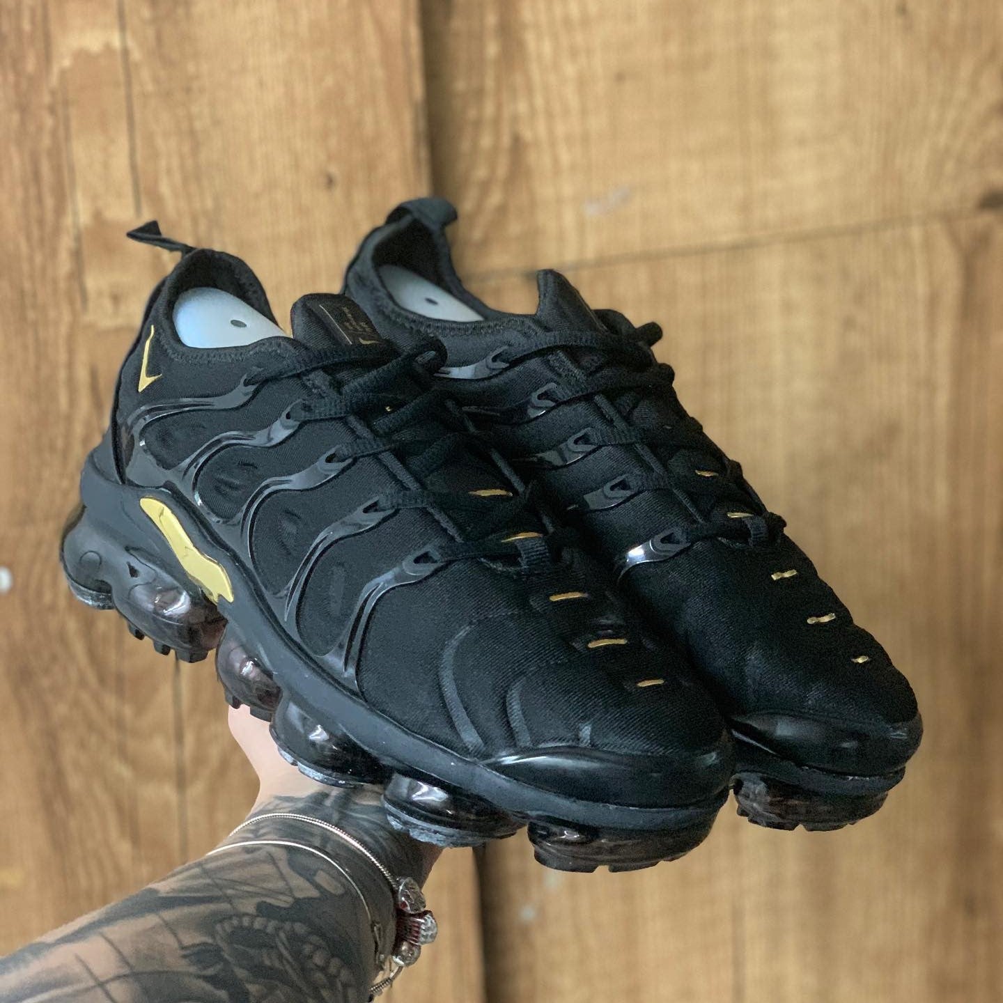 VaporMax Plus Black Anthracite Gold