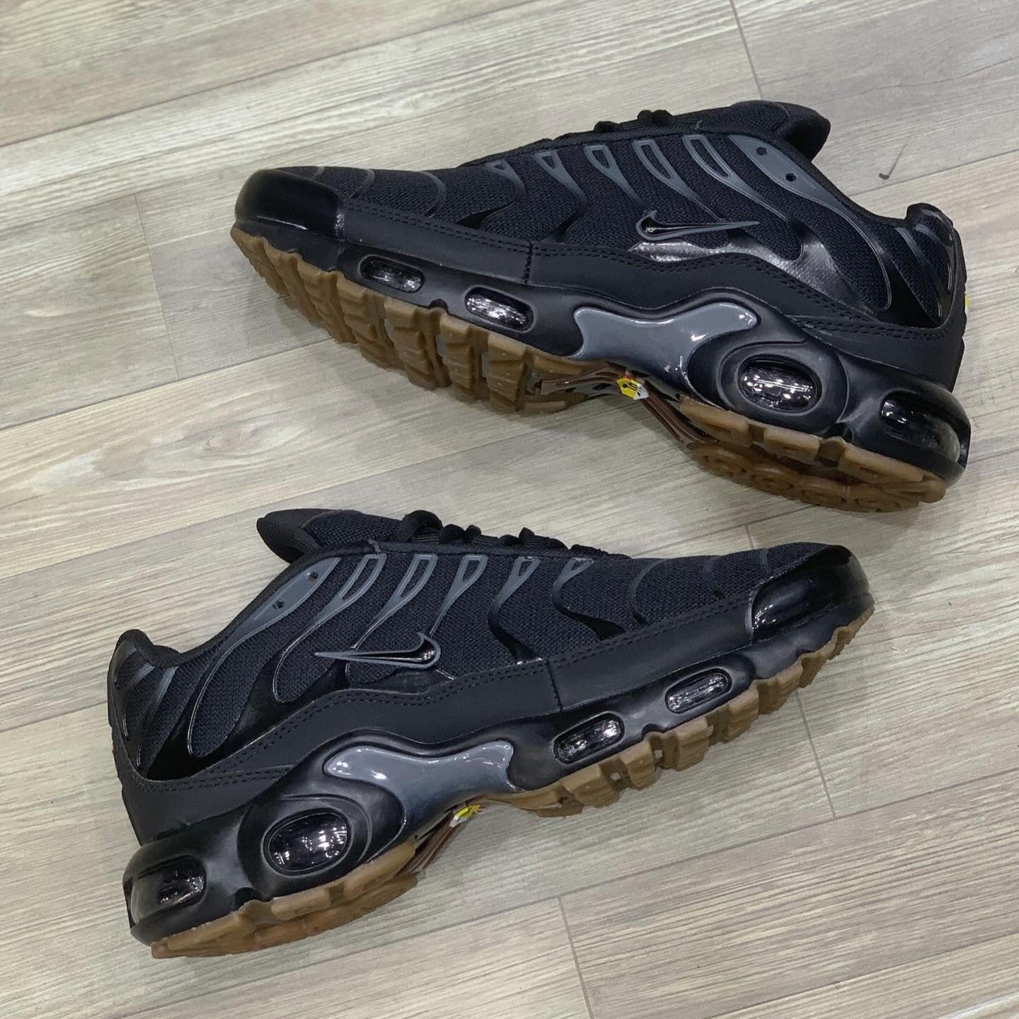 Air Max Plus TN Black Gum Ligth Brown