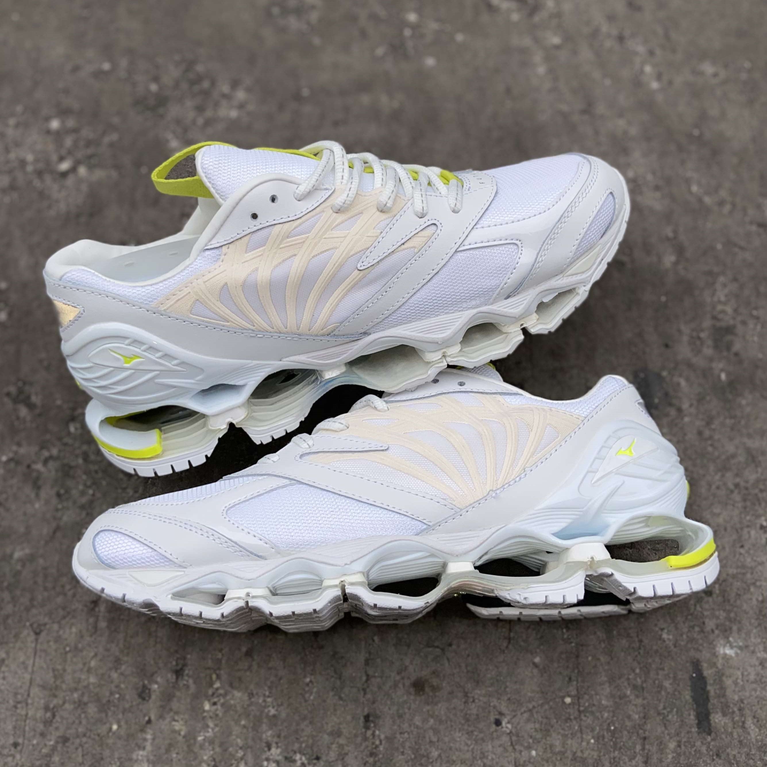 Mizuno Futur White Safety Yellow
