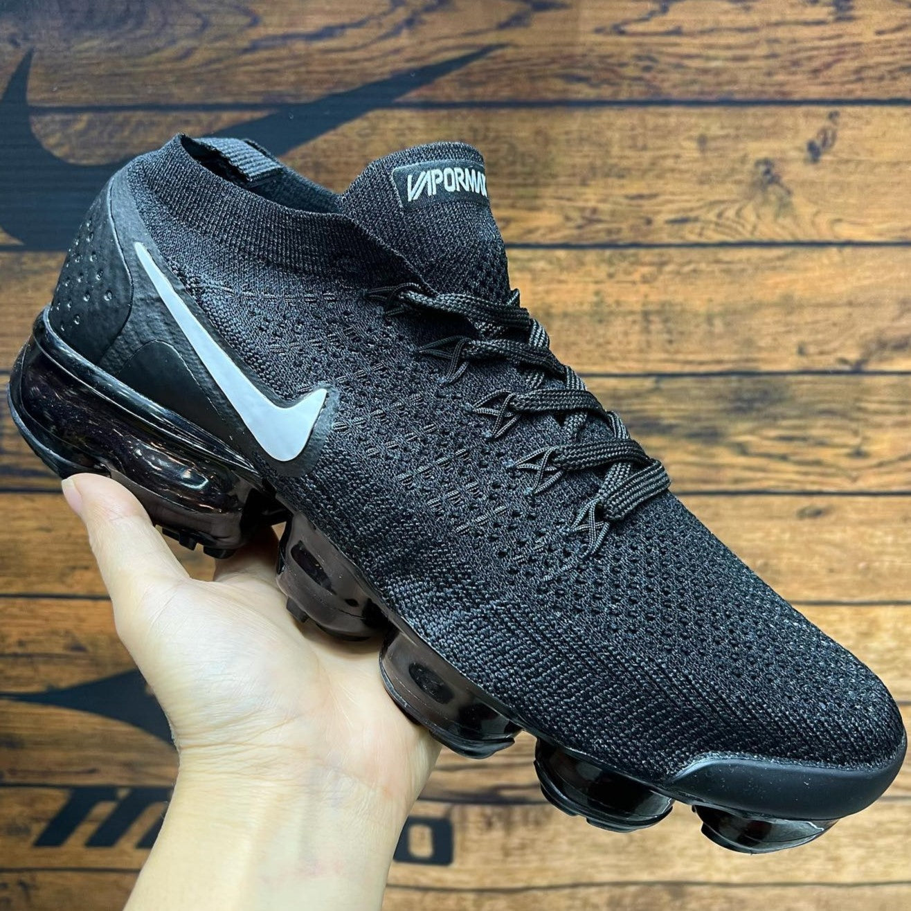 VaporMax Flyknit 2 Black White Sample