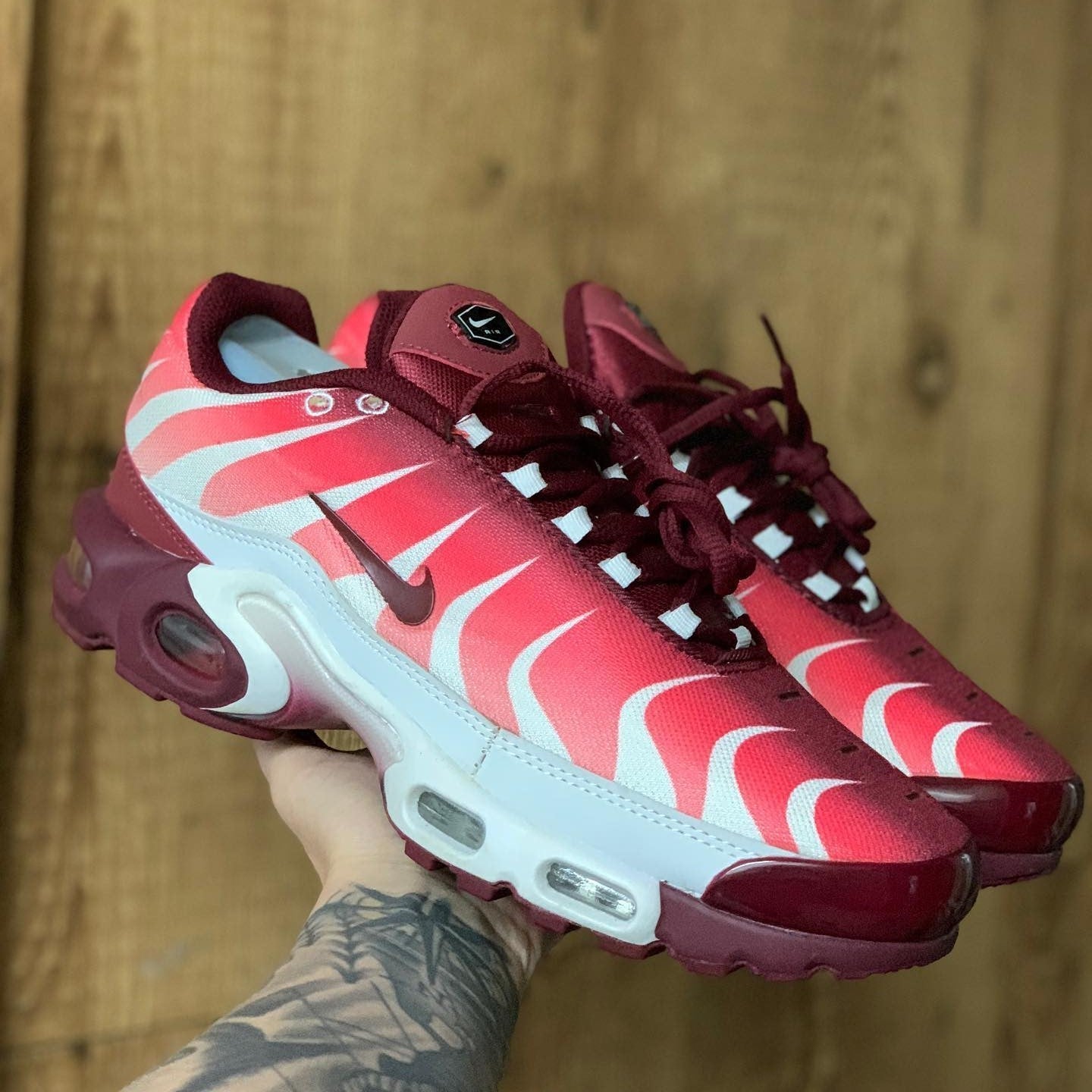 Air Max Plus TN Se White Team Red Speed Red