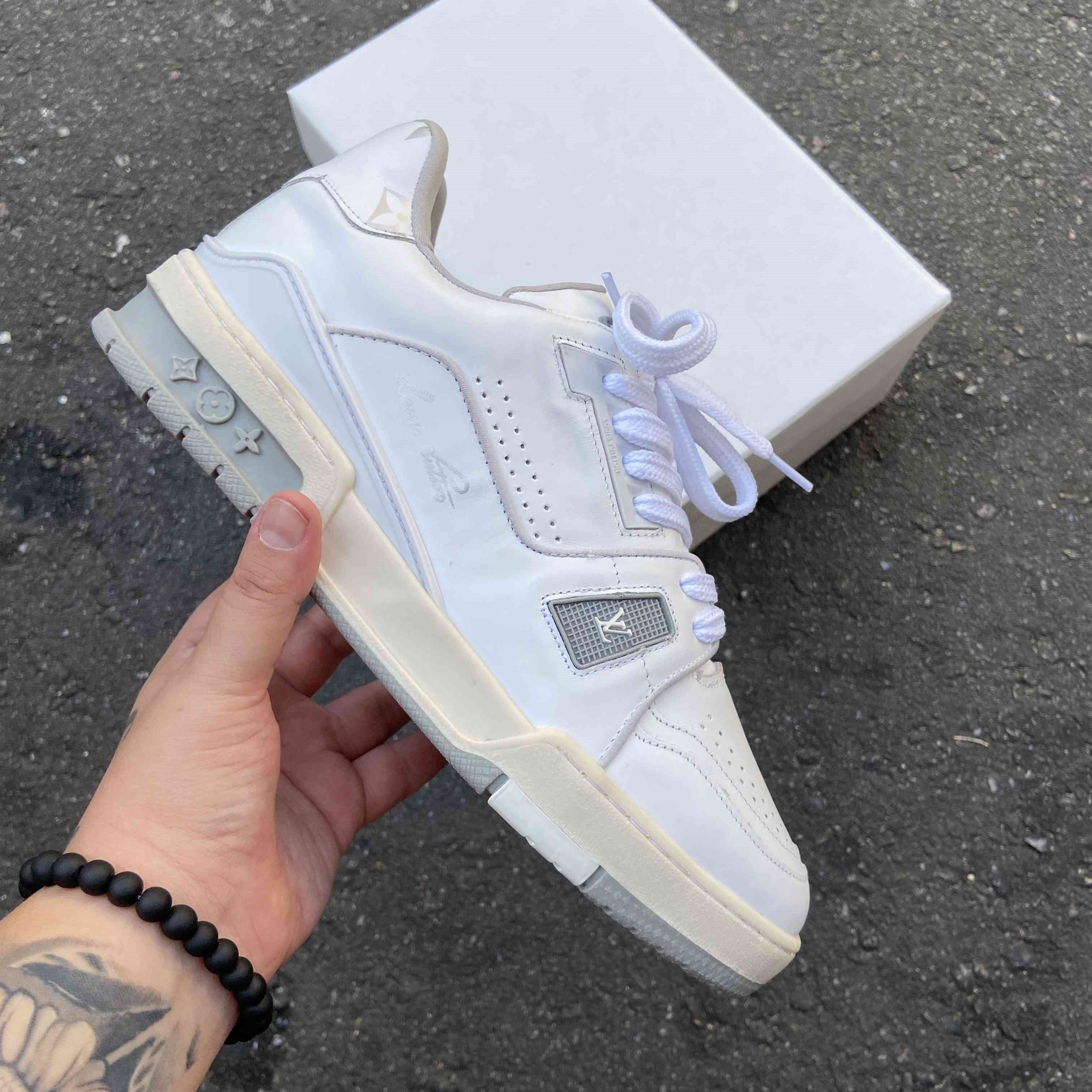 LV Trainer White Grey Signature