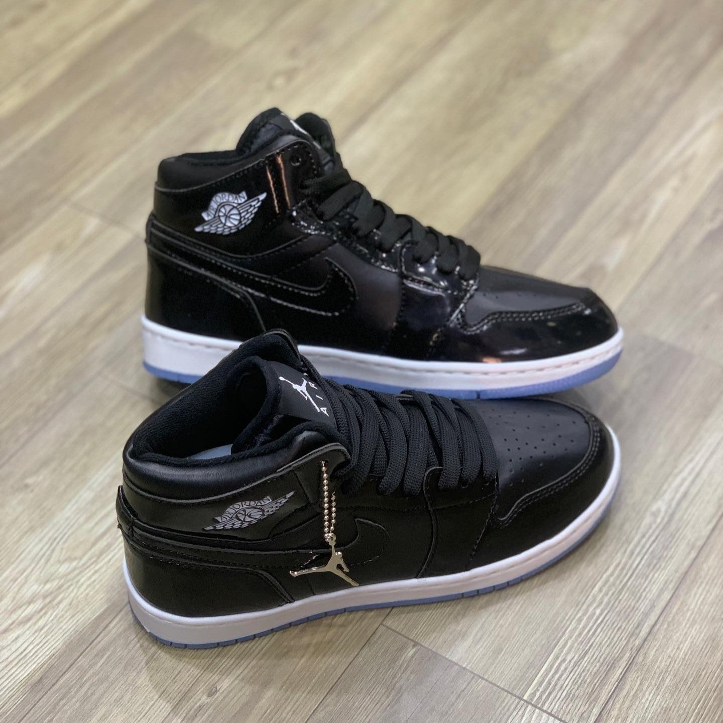 Air Jordan 1 Mid SE Space Jam