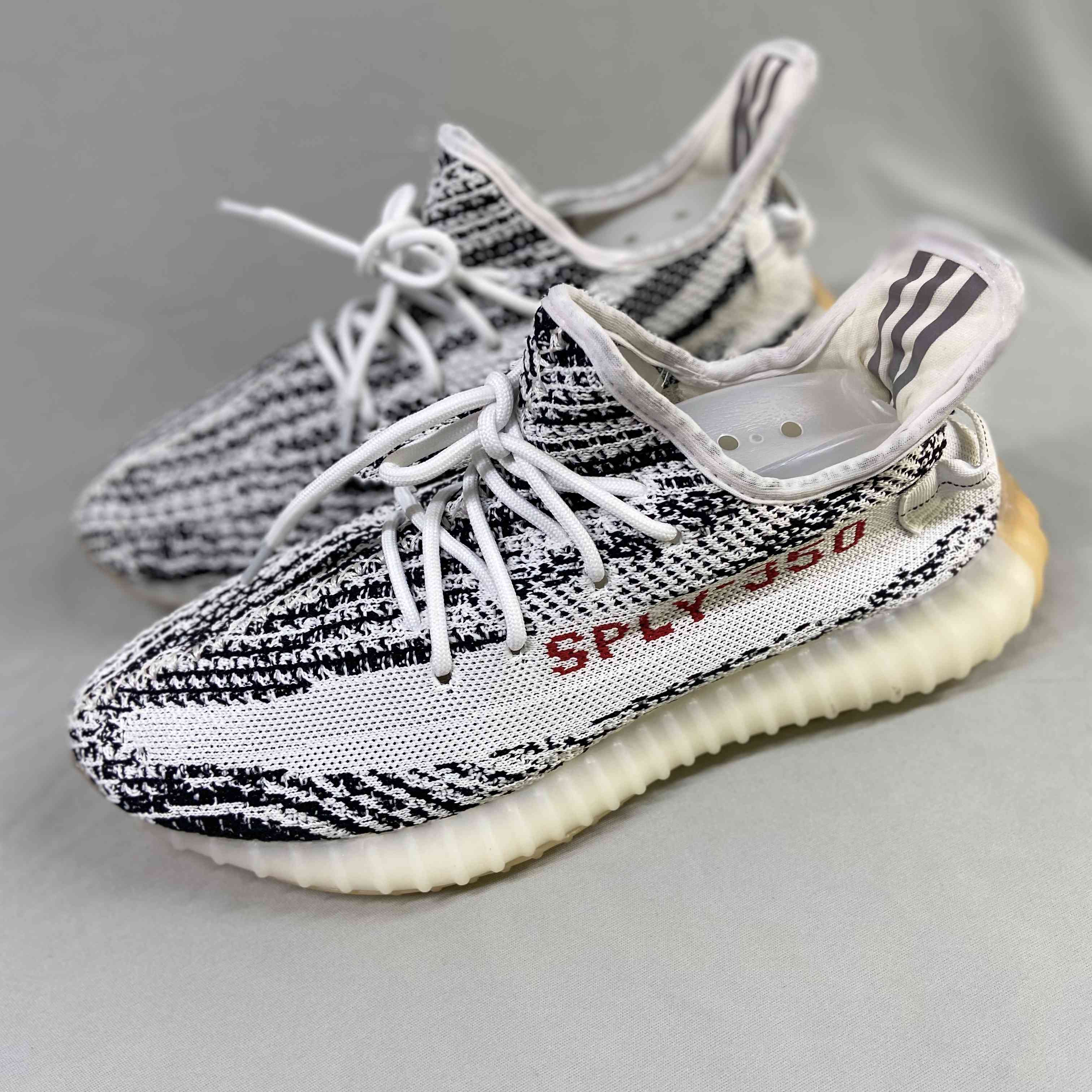 Yeezy Boost 350 v2 Zebra
