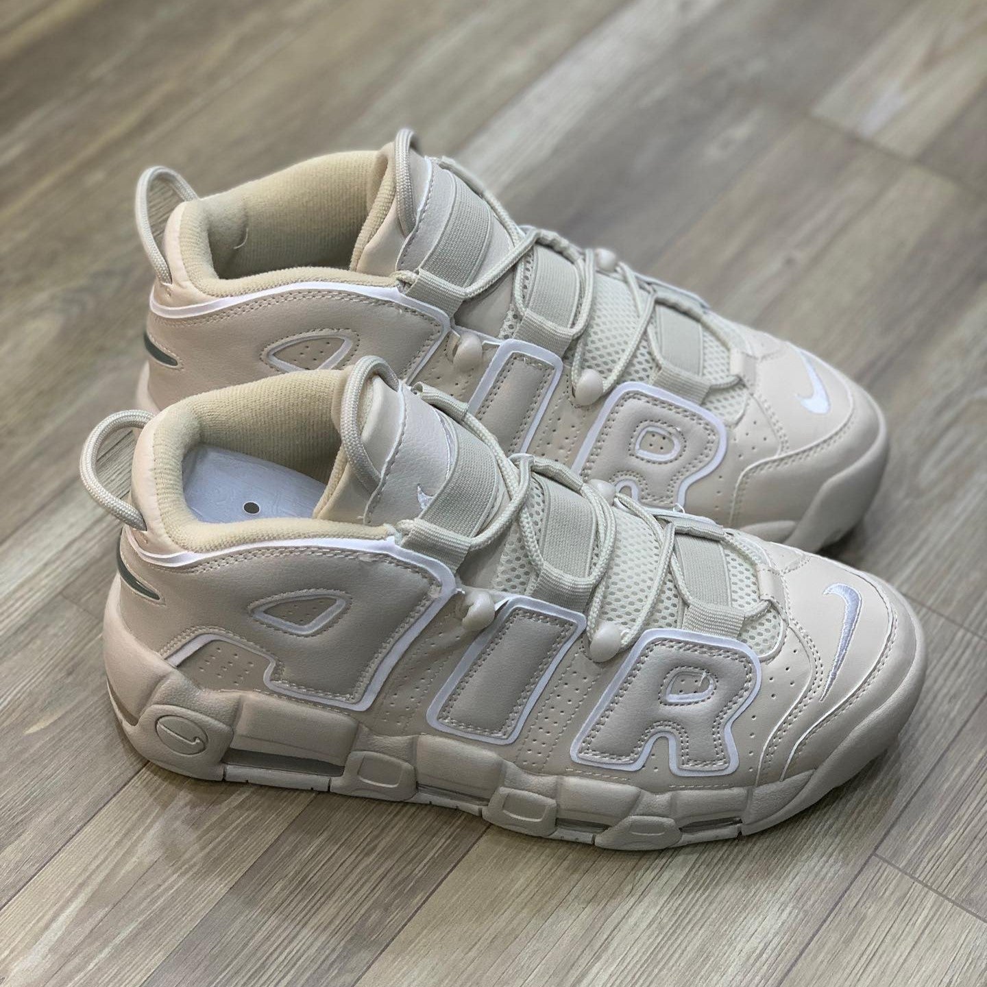 Air More Uptempo Low Light Bone