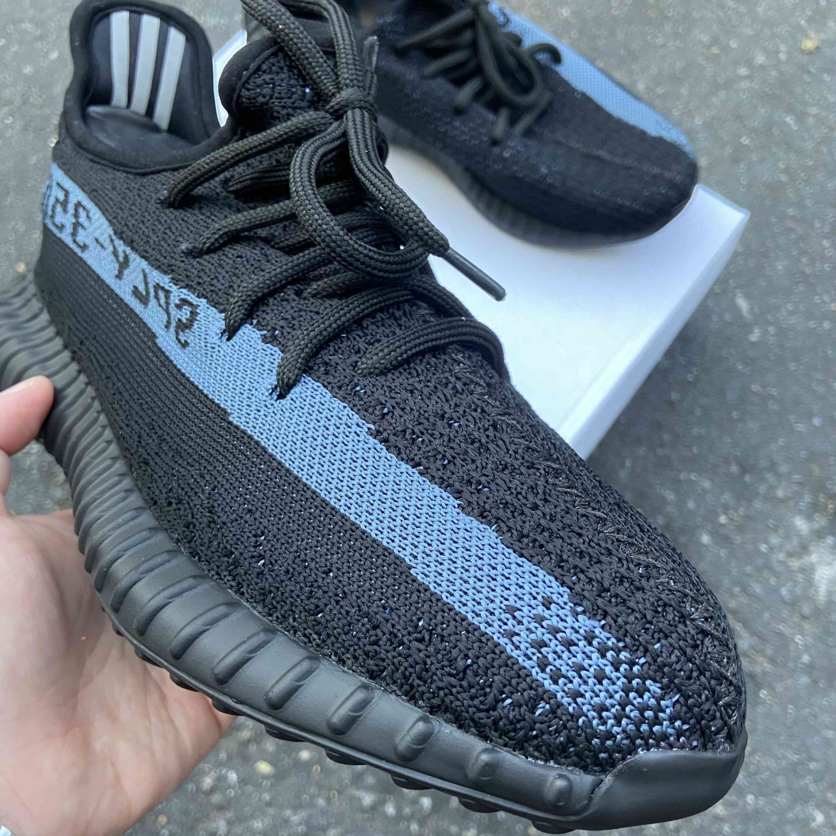 Yeezy Boost 350 v2 Dazzling Blue