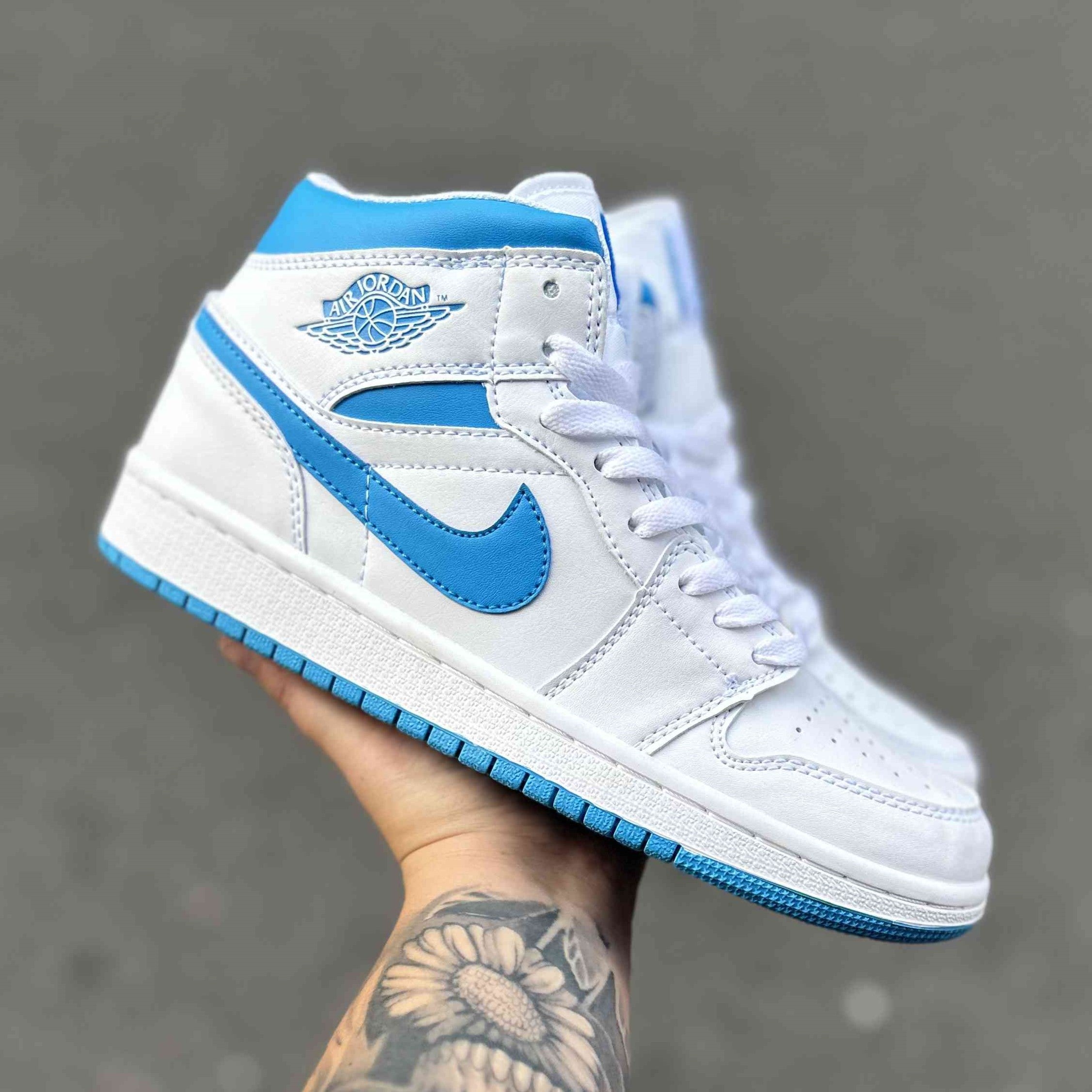 Air Jordan 1 Mid UNC Blue