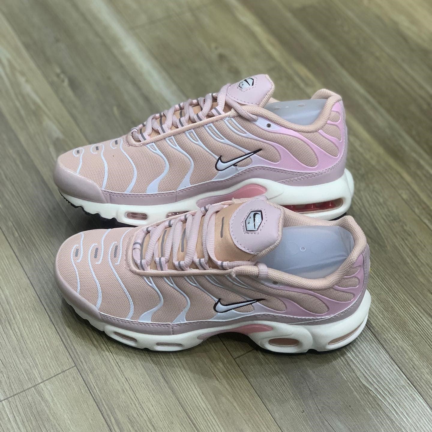 Air Max Plus TN Sandrift Oxford Pink