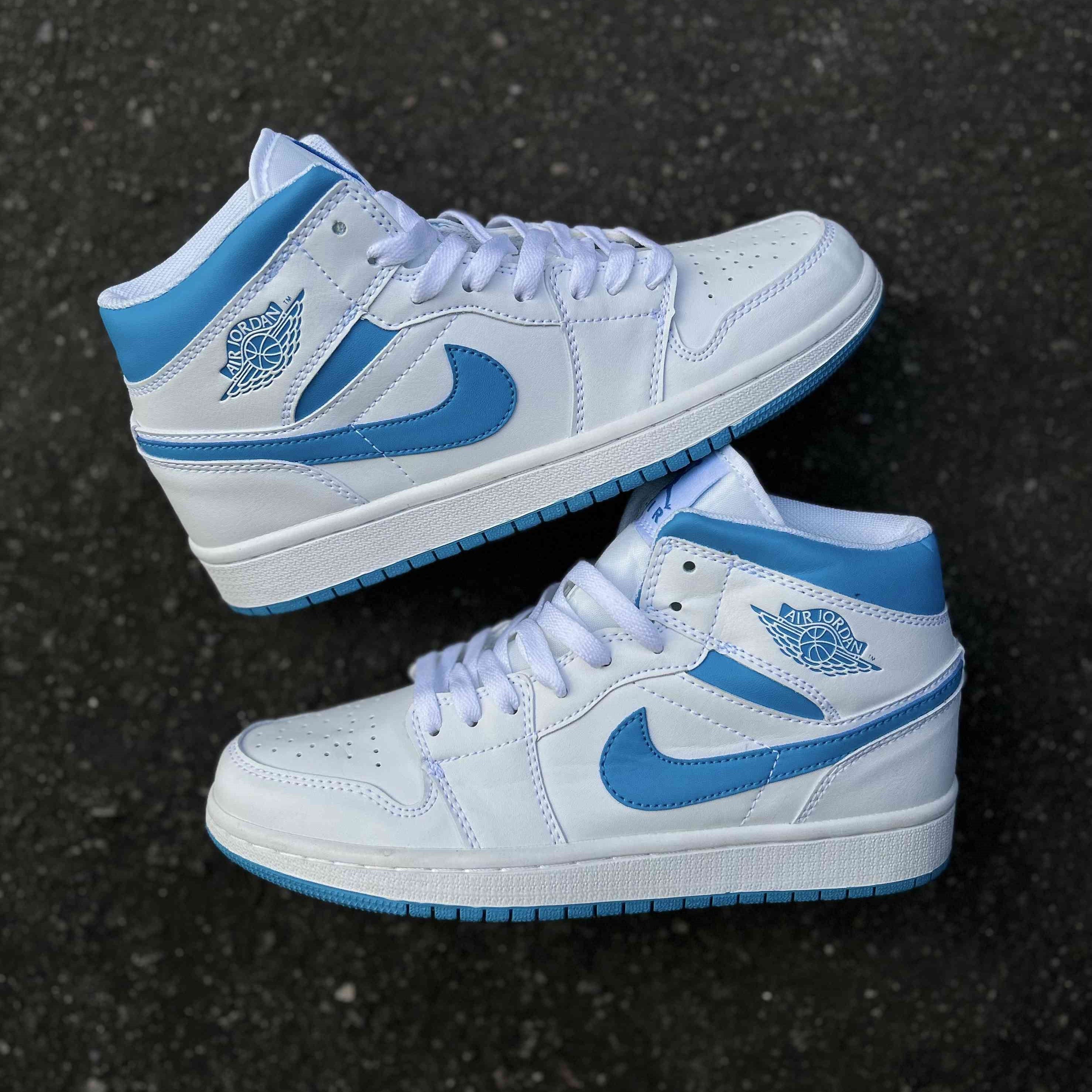 Air Jordan 1 Mid UNC Blue