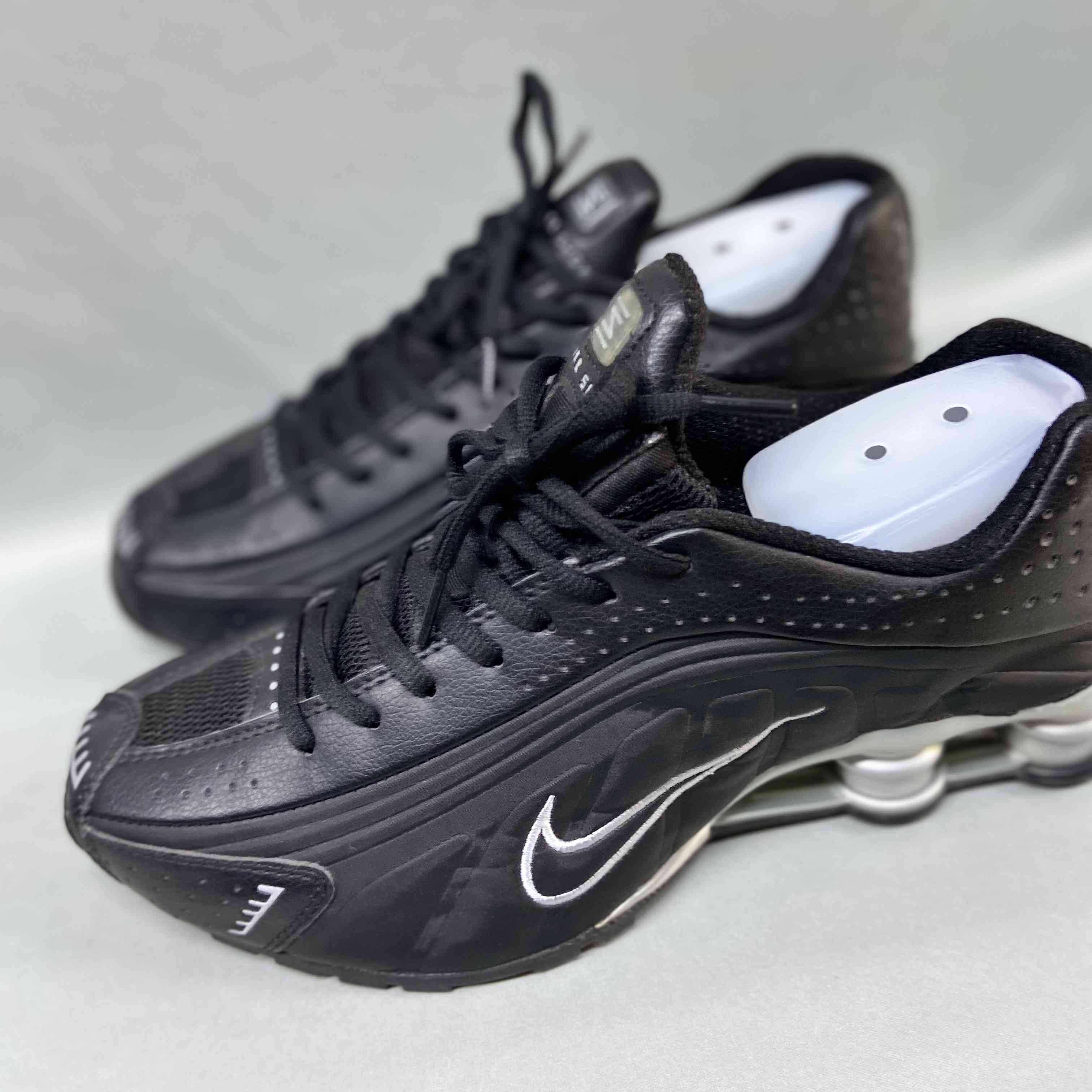 Shox R4 Metallic Black