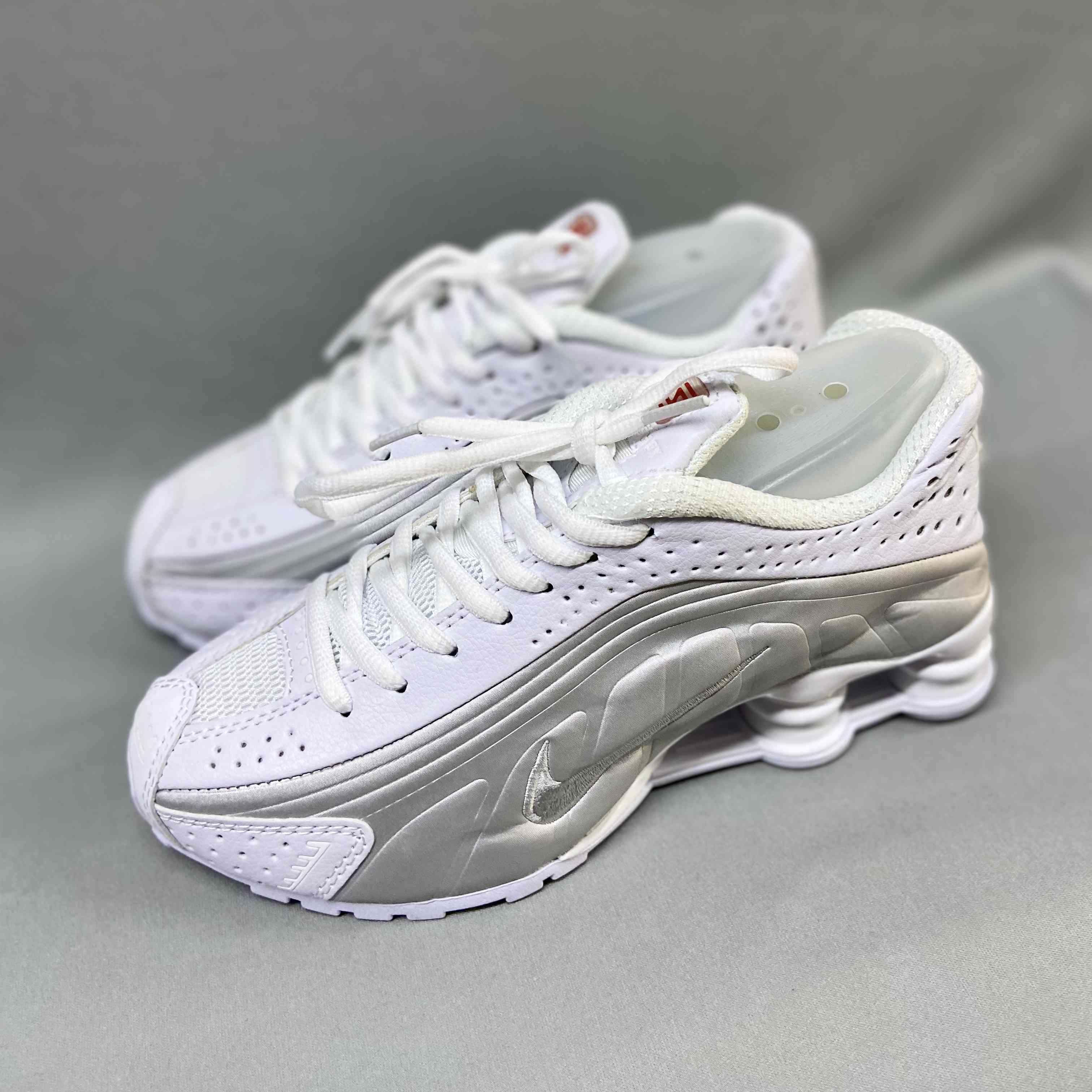 Shox R4 Platinum Barely Grape