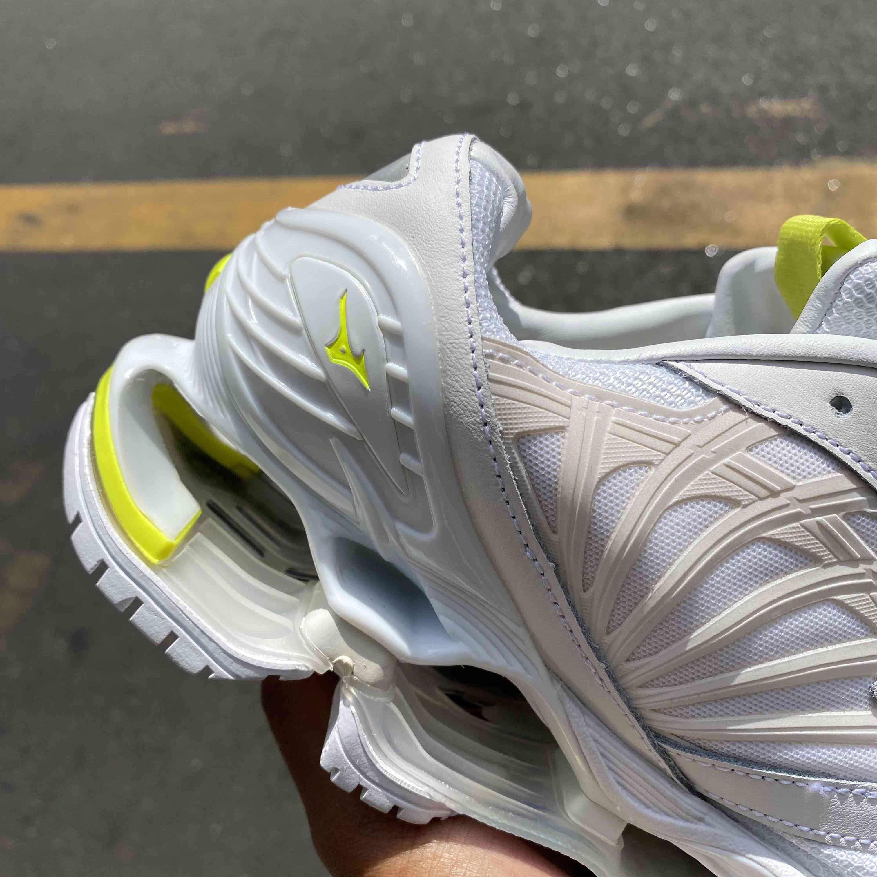 Mizuno Futur White Safety Yellow