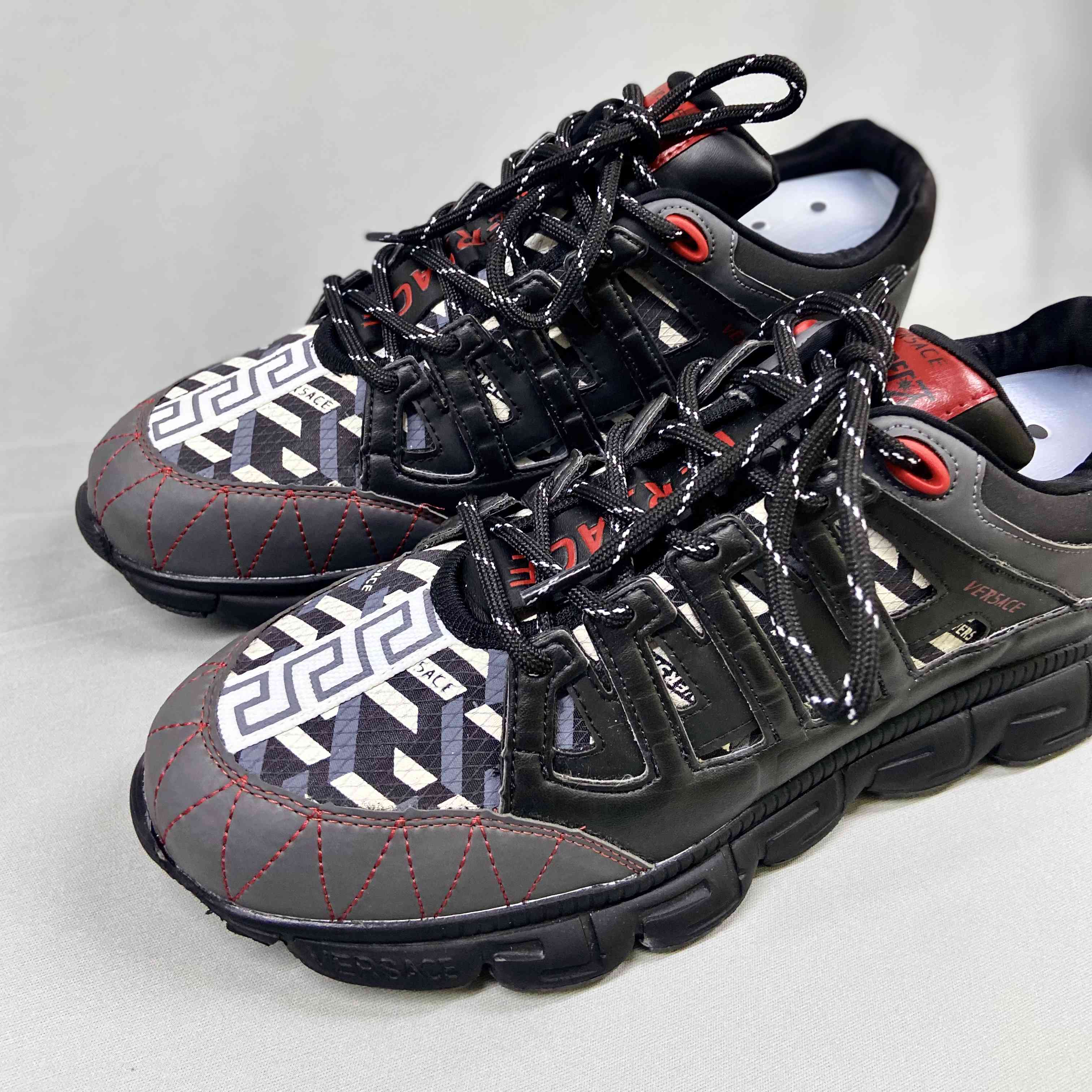 Trigreca Panelled Cut Out