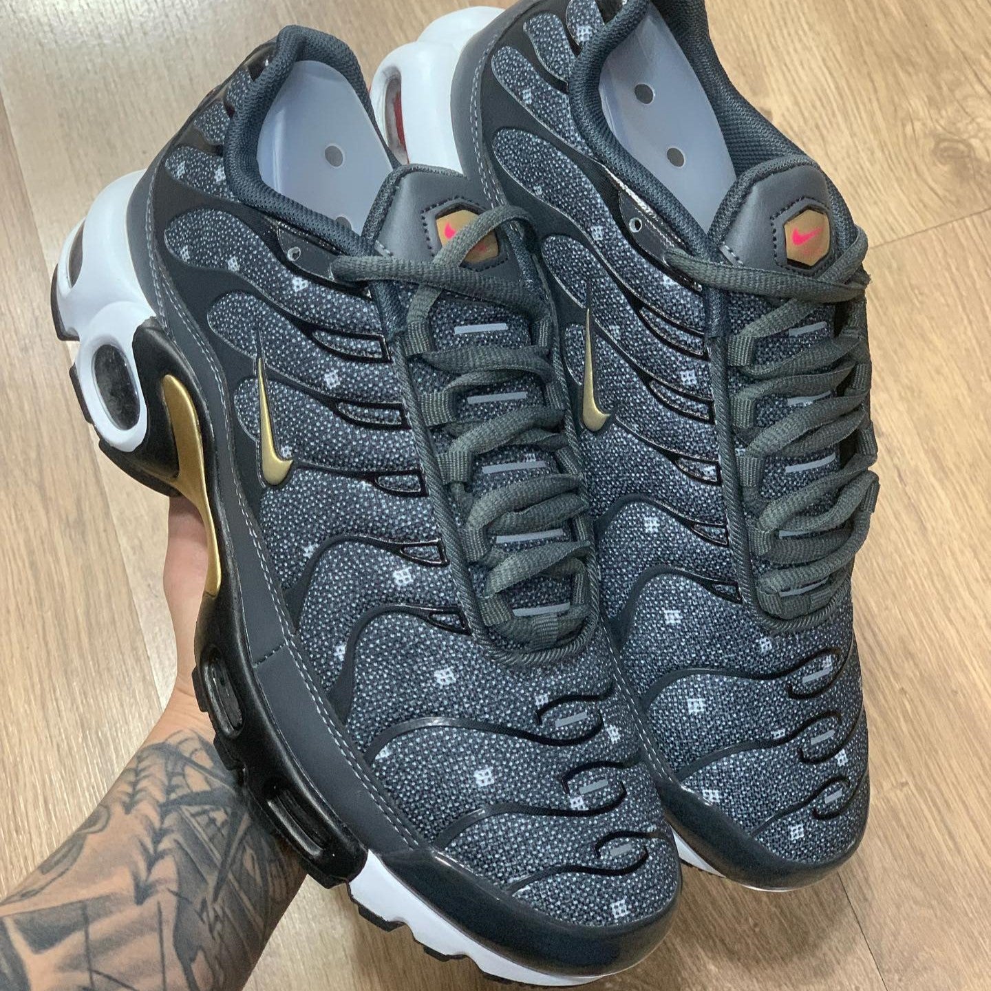 Air Max Plus TN SE Iron Grey Metallic Gold
