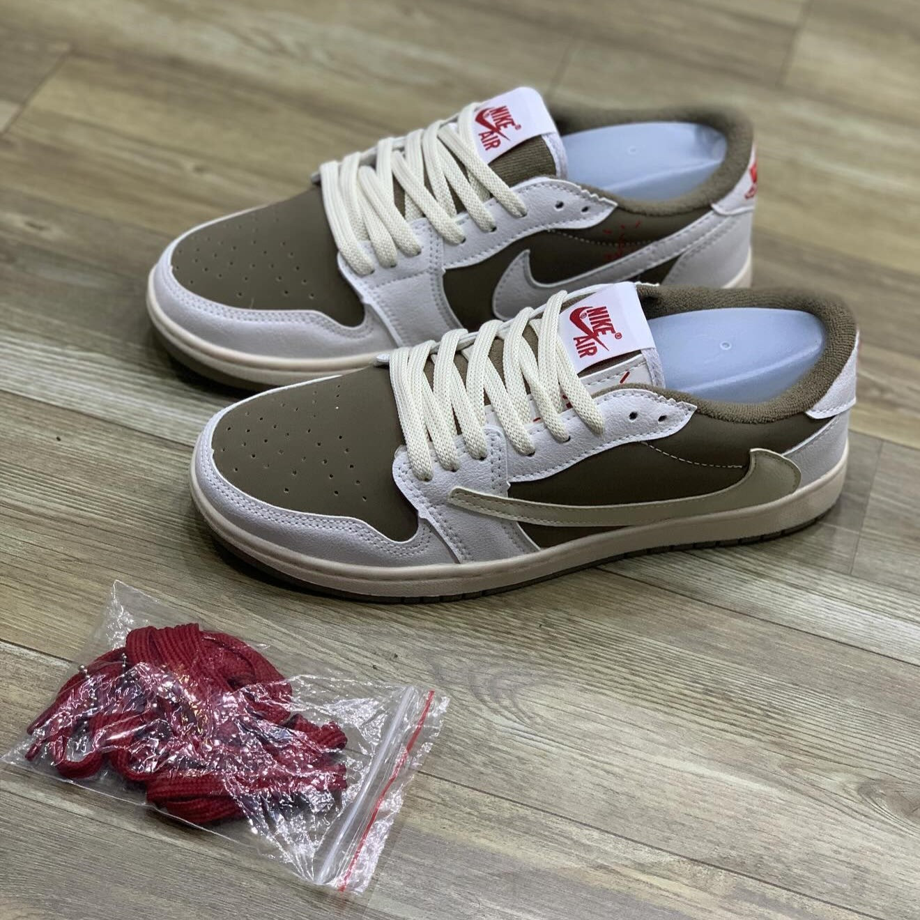 Travis Scott x Air Jordan 1 Low Reverse Mocha*