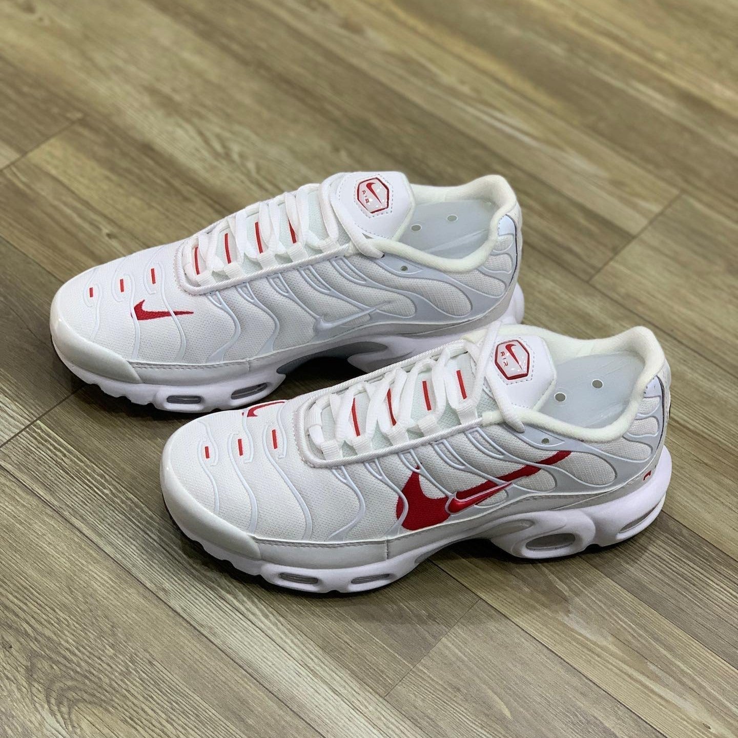 Air Max Plus TN Crimson Swosh