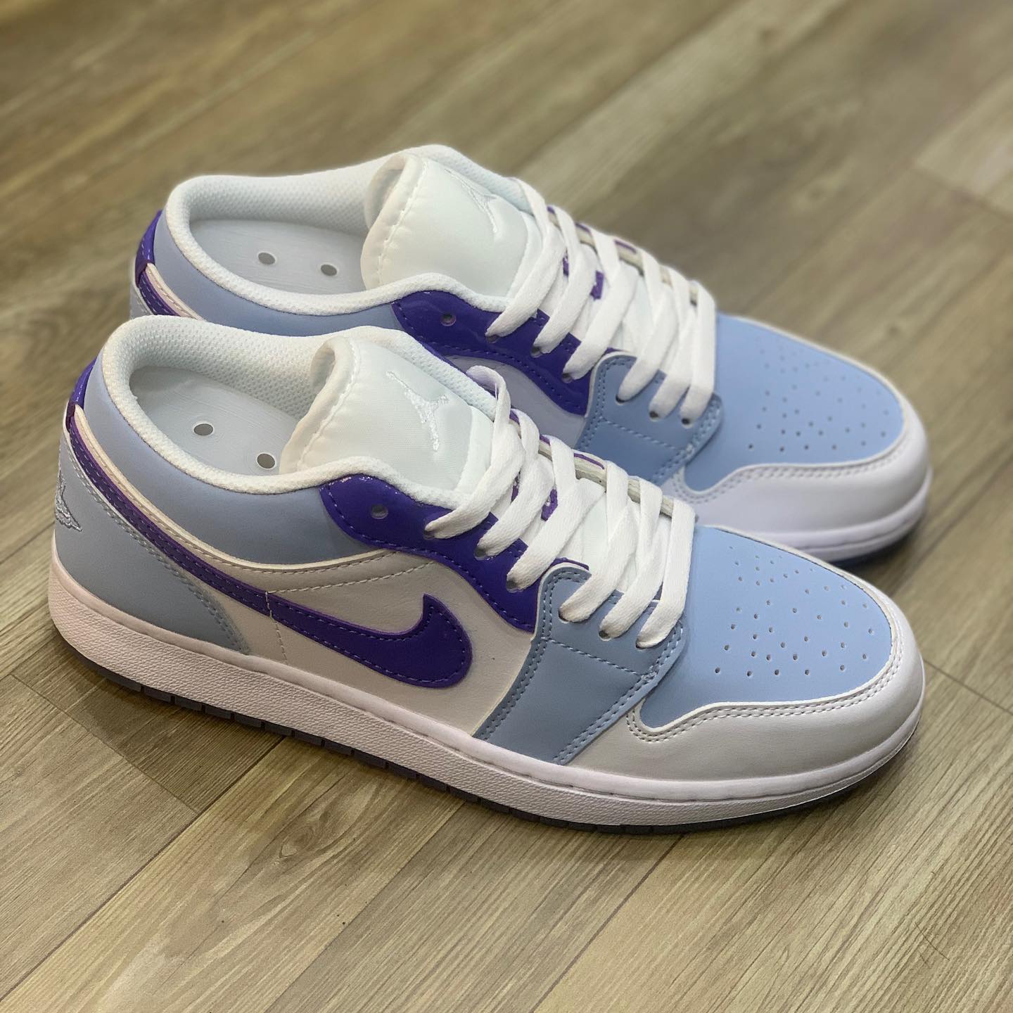 Air Jordan 1 Low SE Mighty Swooshers