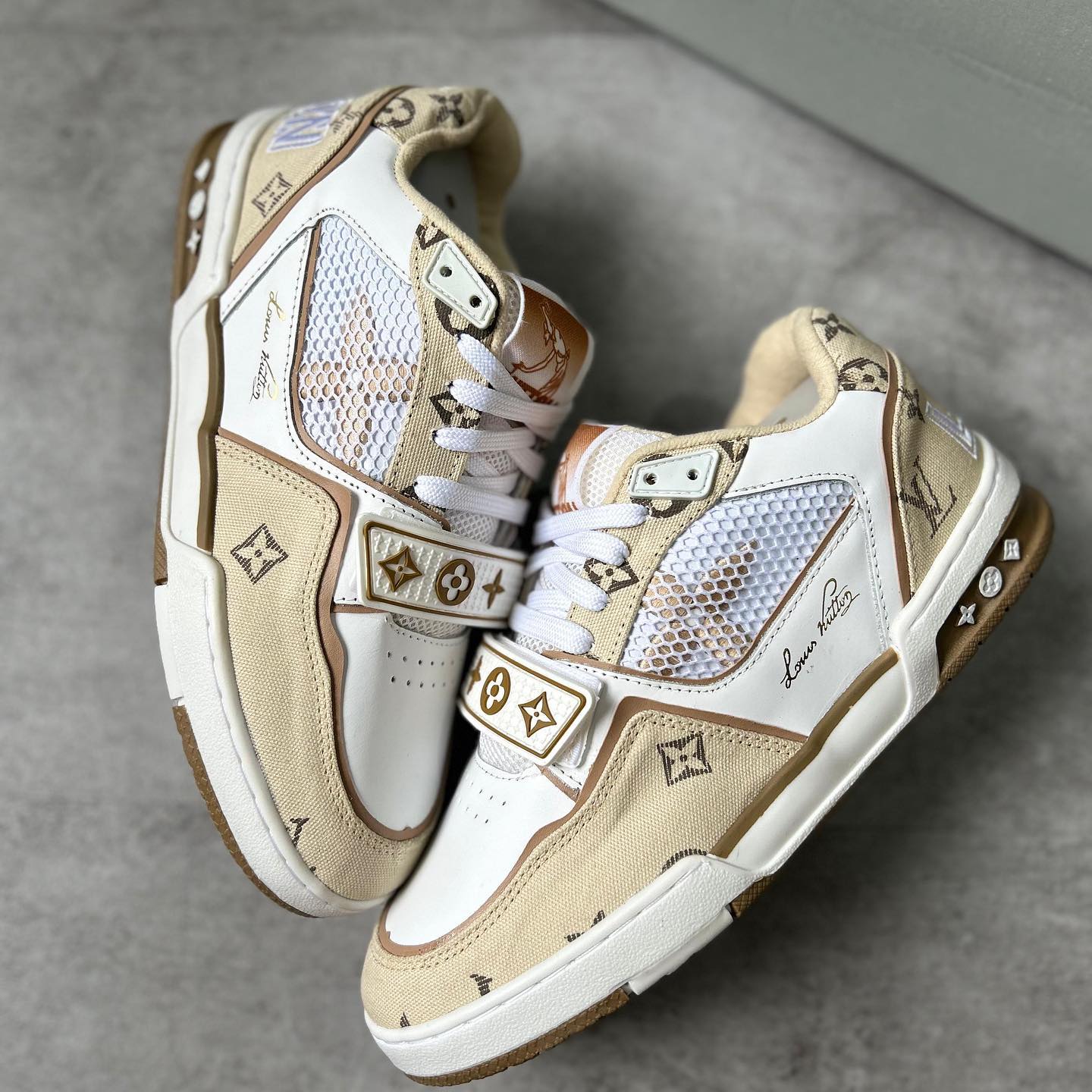 LV Trainer Beige White