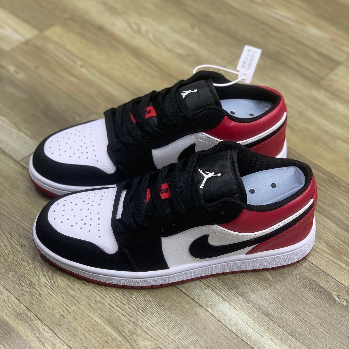 Air Jordan 1 Low SE Black Toe