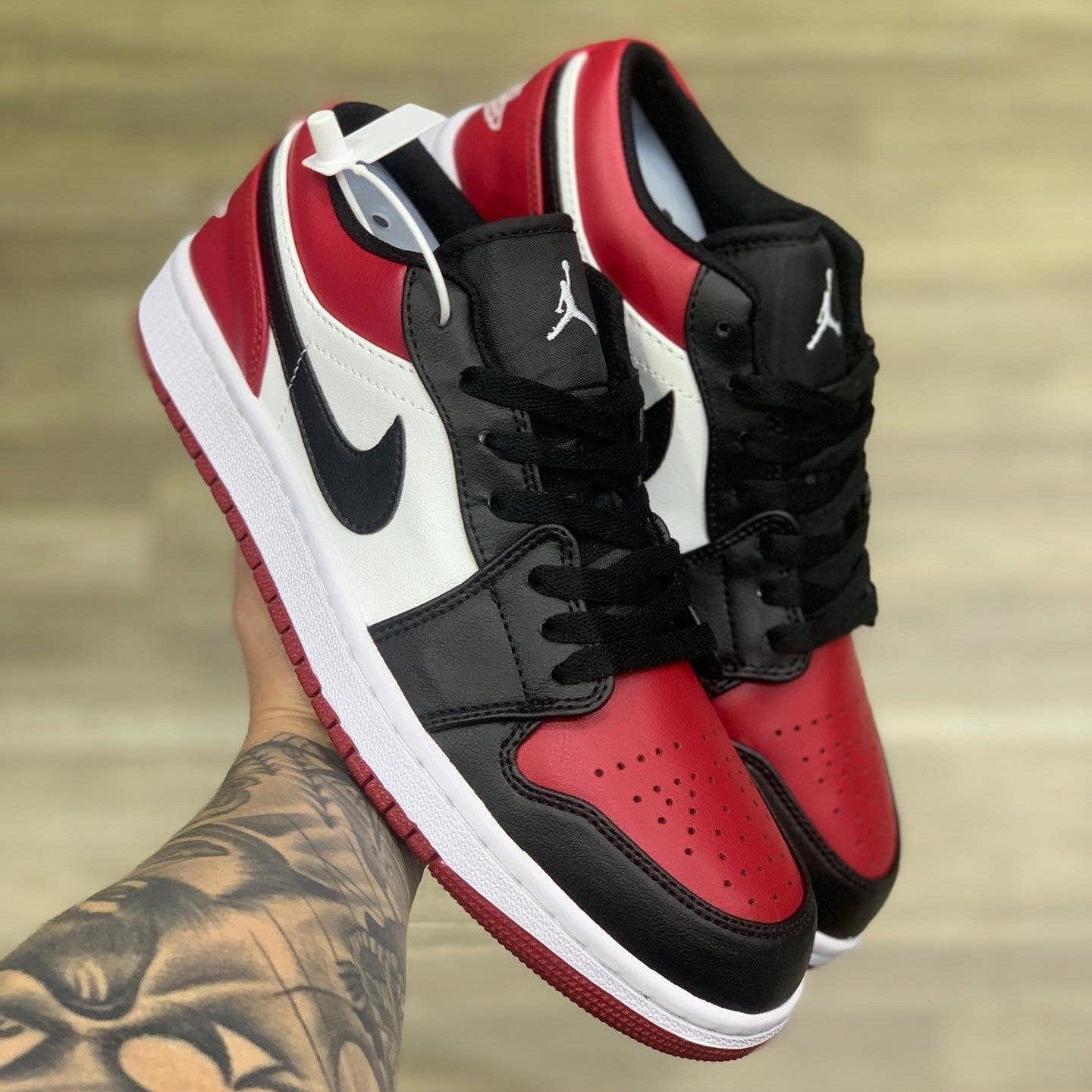 Air Jordan 1 Low Bred Toe