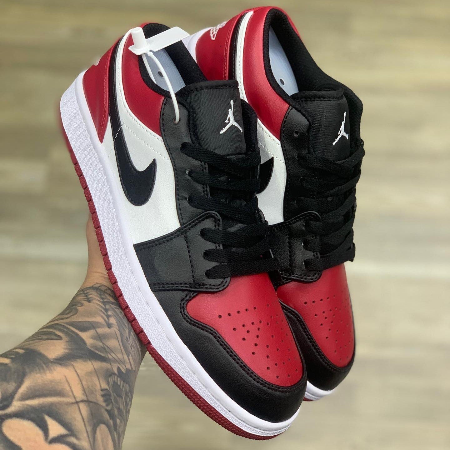 Air Jordan 1 Low Bred Toe