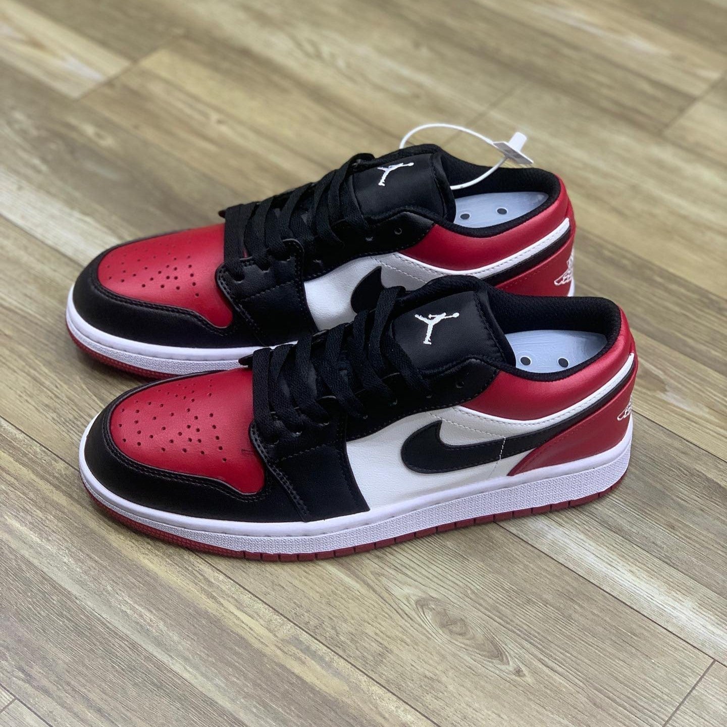 Air Jordan 1 Low Bred Toe