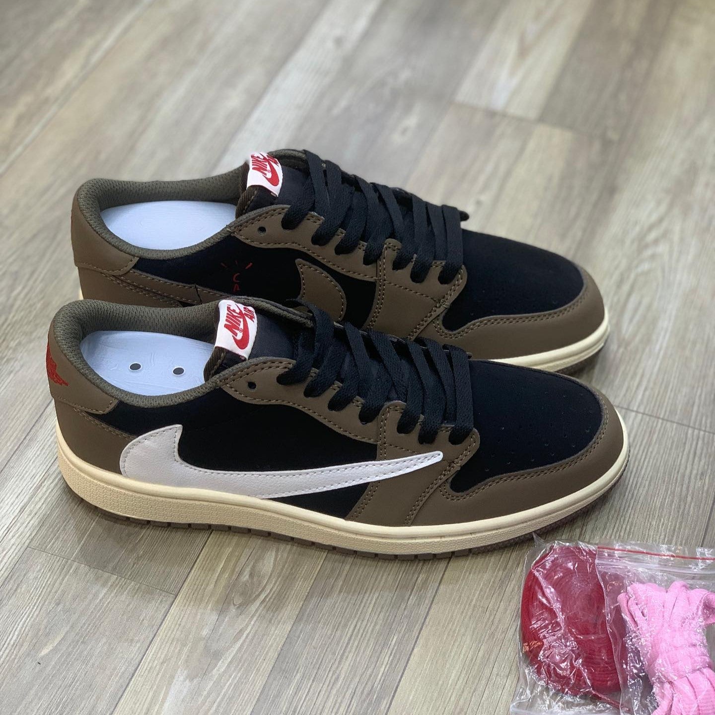 Air Jordan 1 Low Mocha Travis Scott