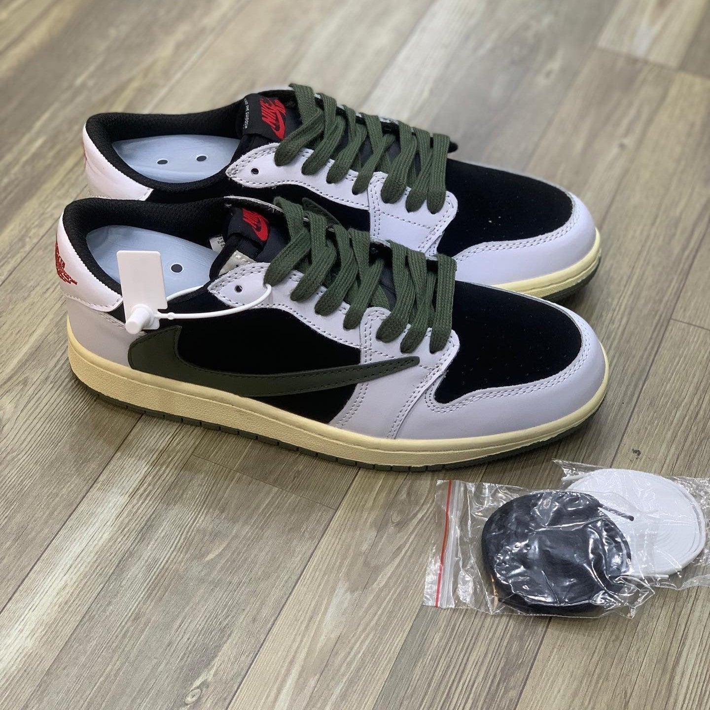 Air Jordan 1 Retro Low OG SP x Travis Scott Medium Olive