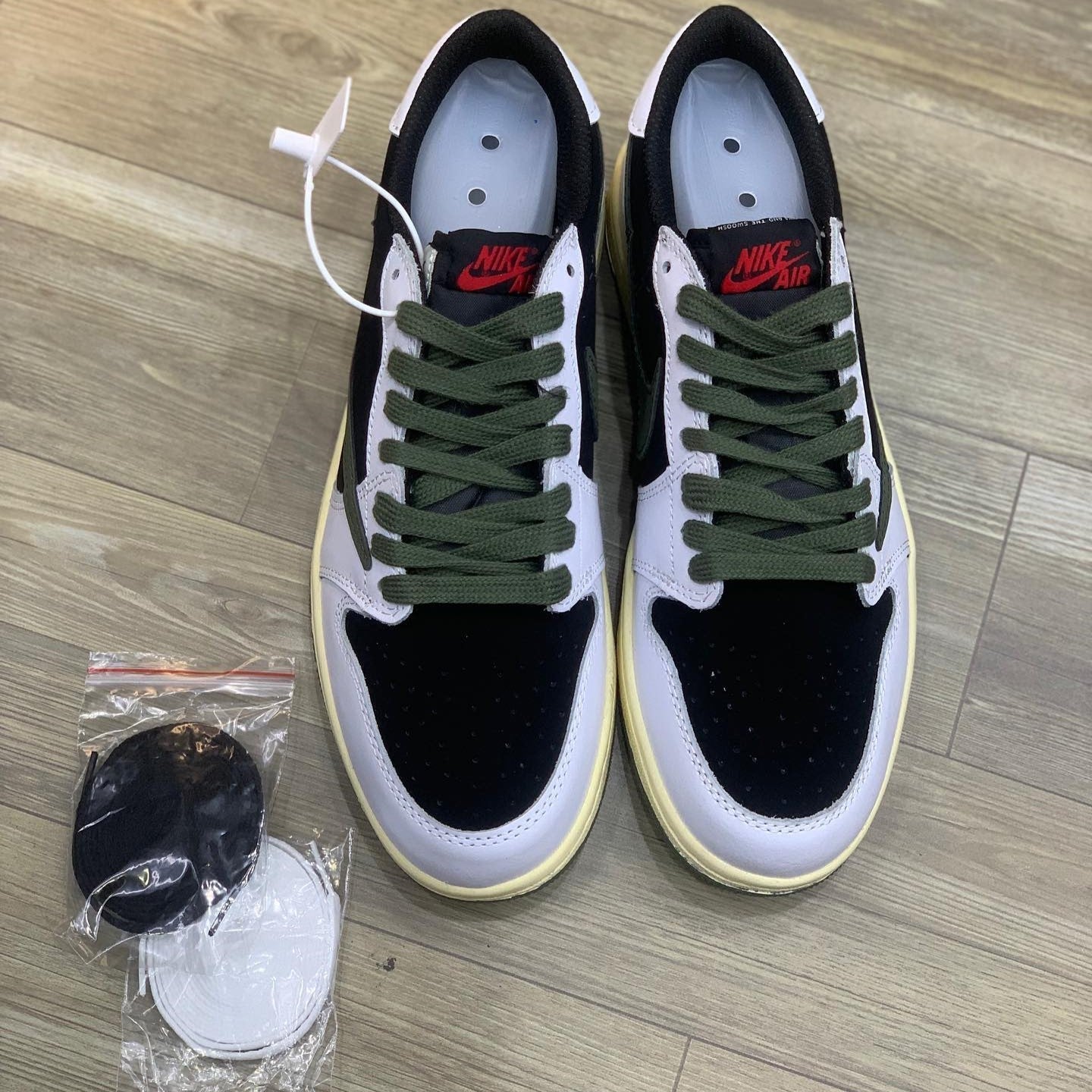 Air Jordan 1 Retro Low OG SP x Travis Scott Medium Olive