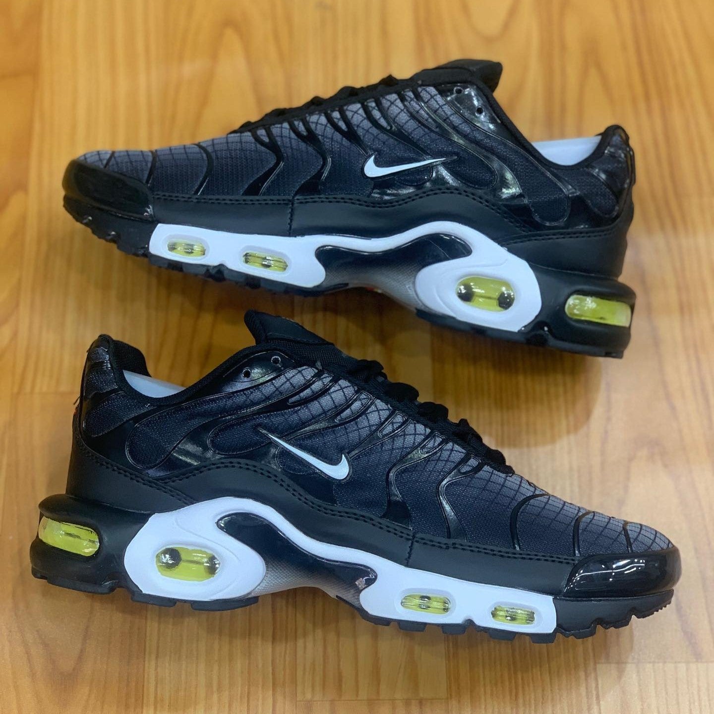 Air Max Plus TN Black Yellow