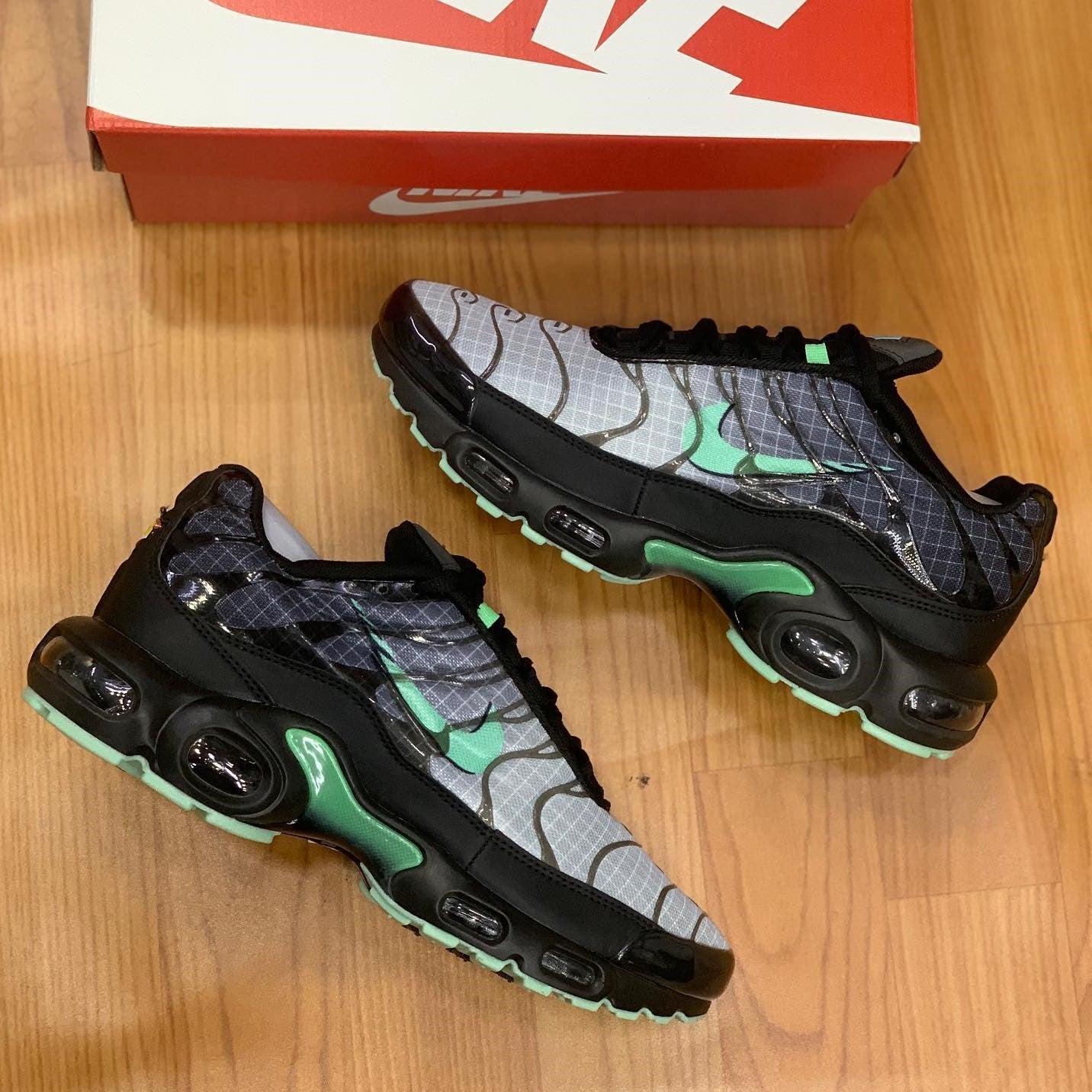 Air Max Plus TN Green Glow