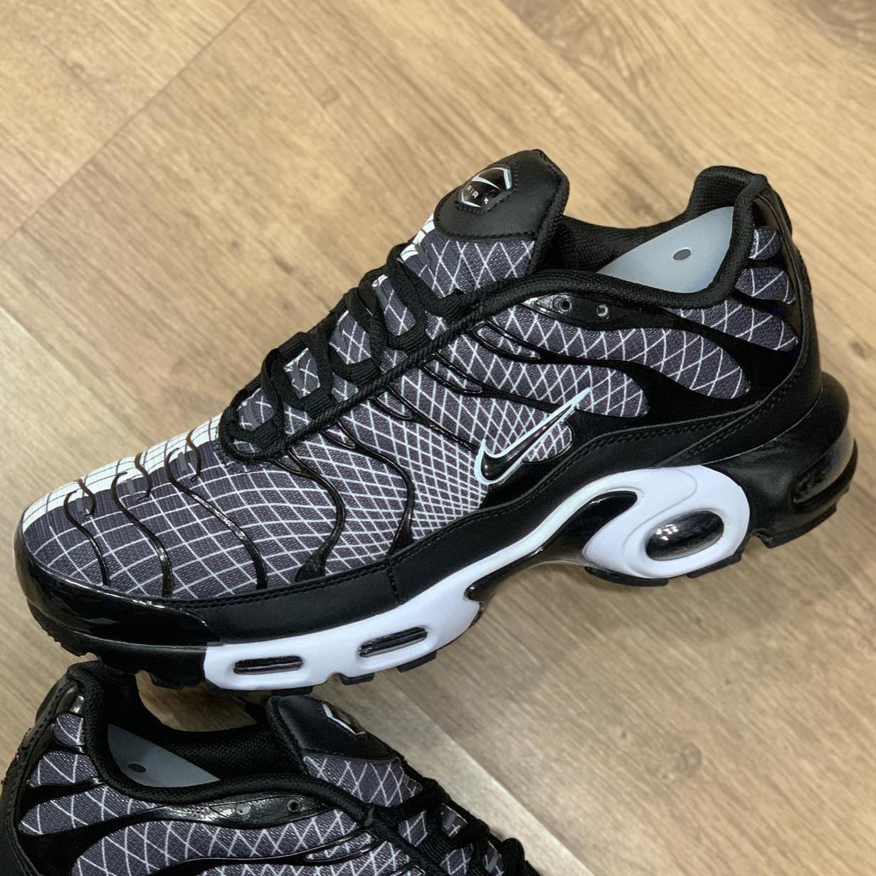 Air Max Plus TN Greedy Grey