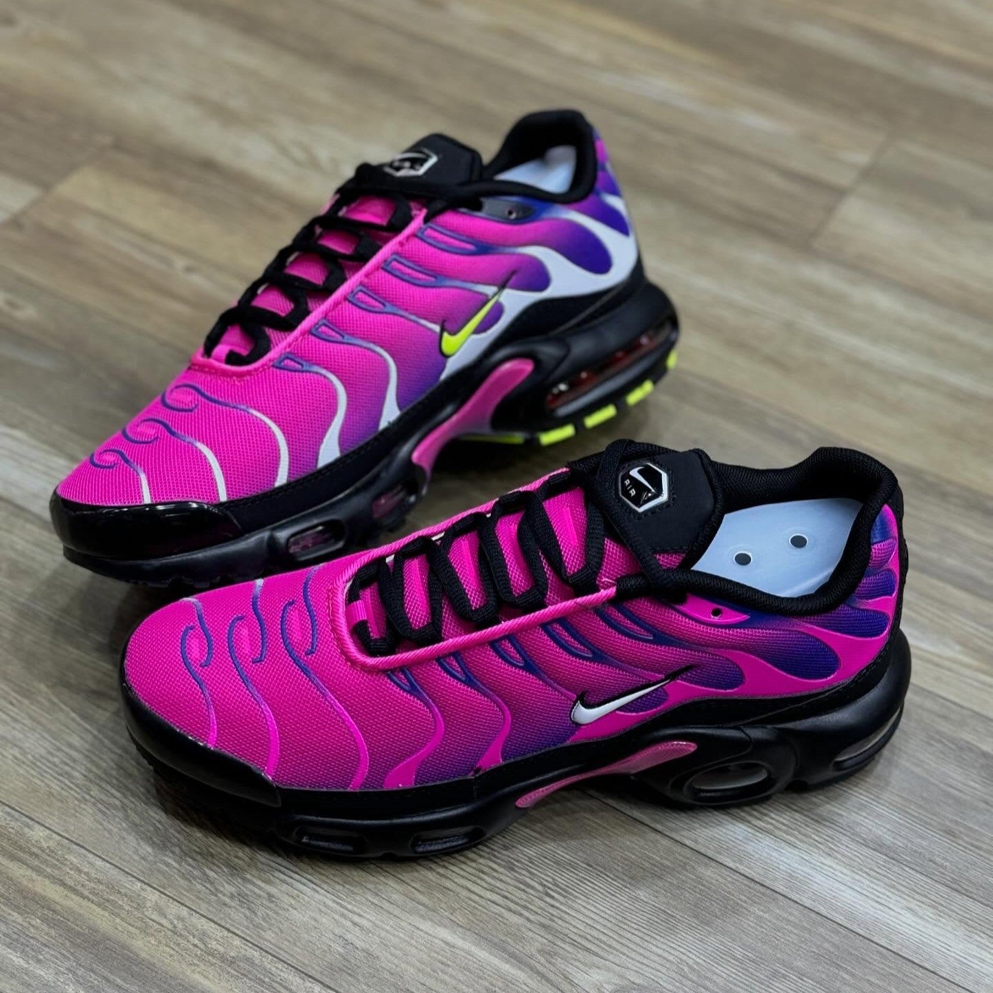 Air Max Plus TN Rebellious Air Fireberry