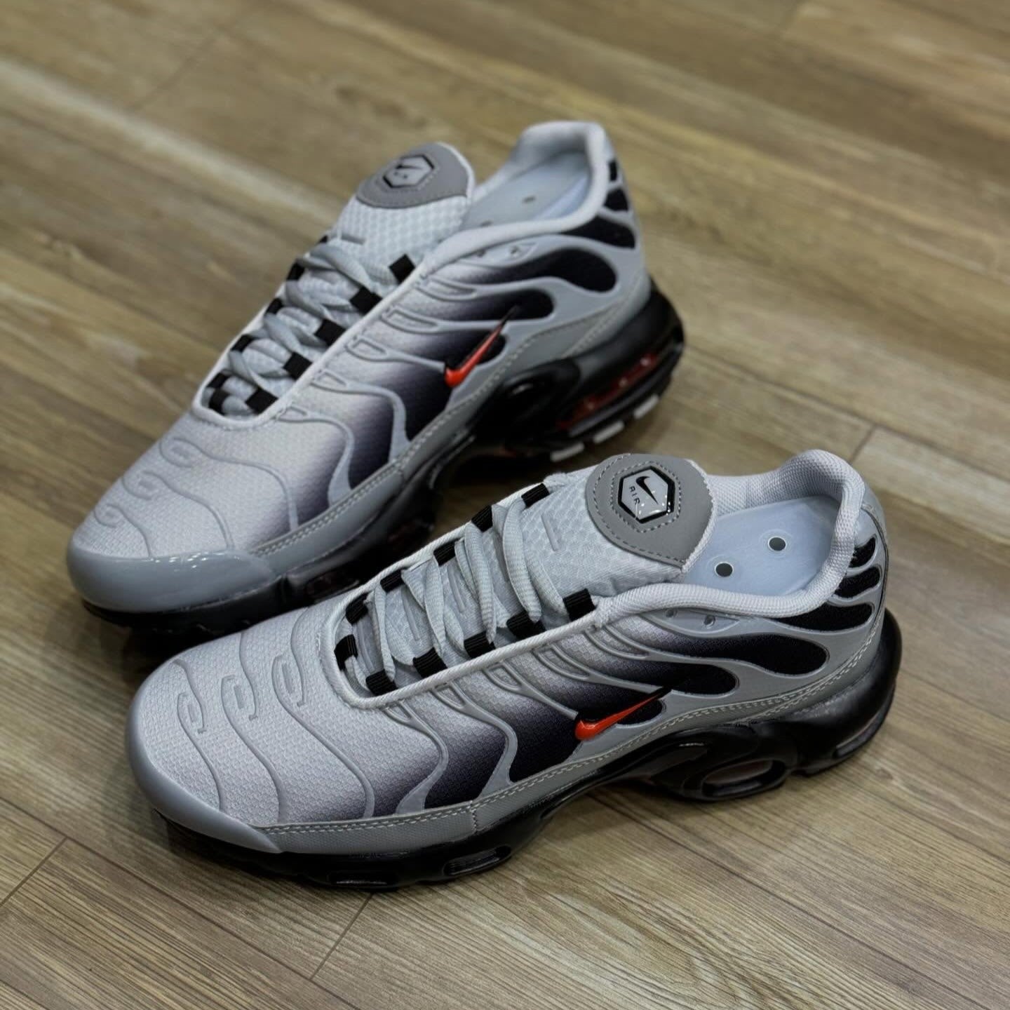 Air Max Plus TN Wolf Grey Picante Red