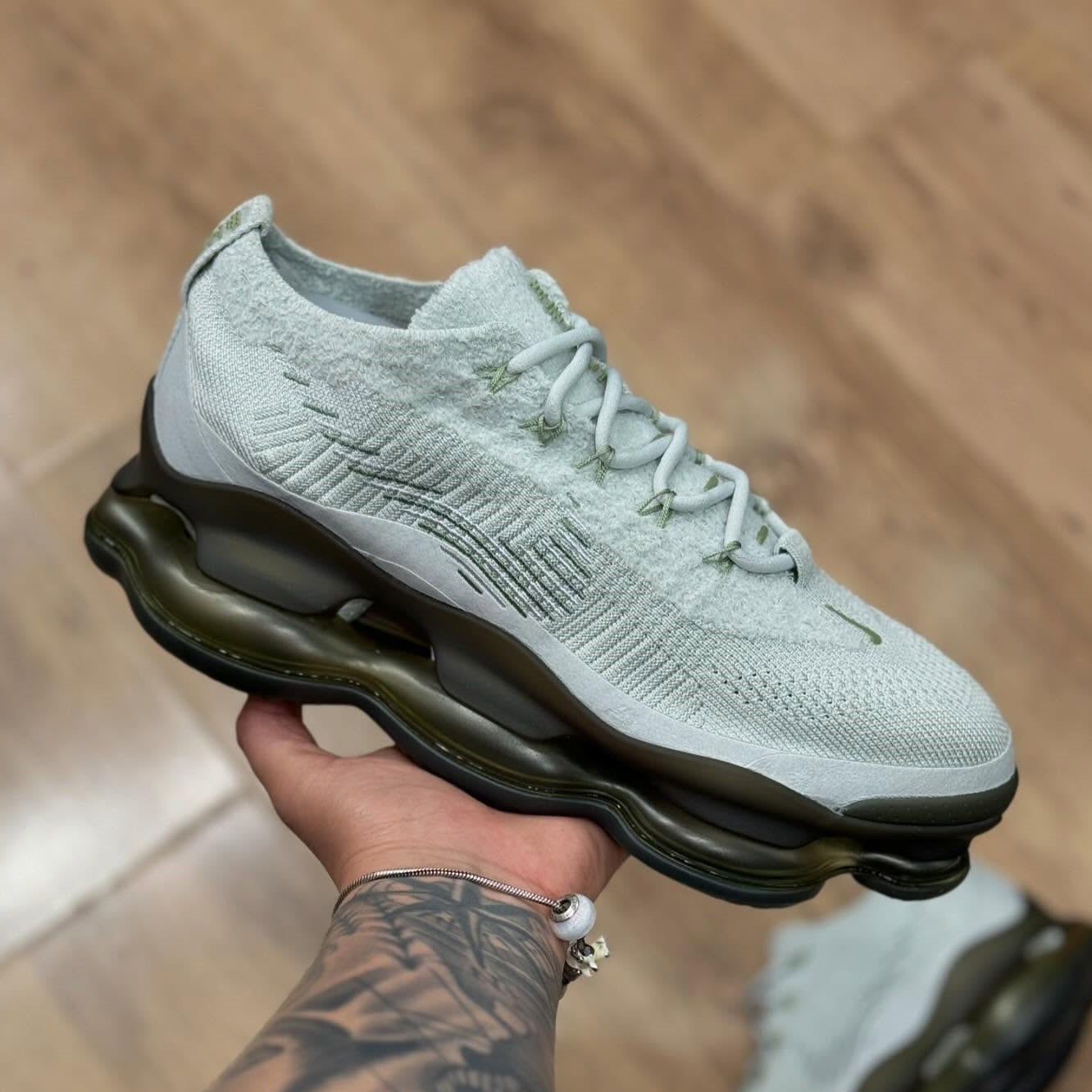 Air Max Scorpion Flyknit Light Silver Bronzine