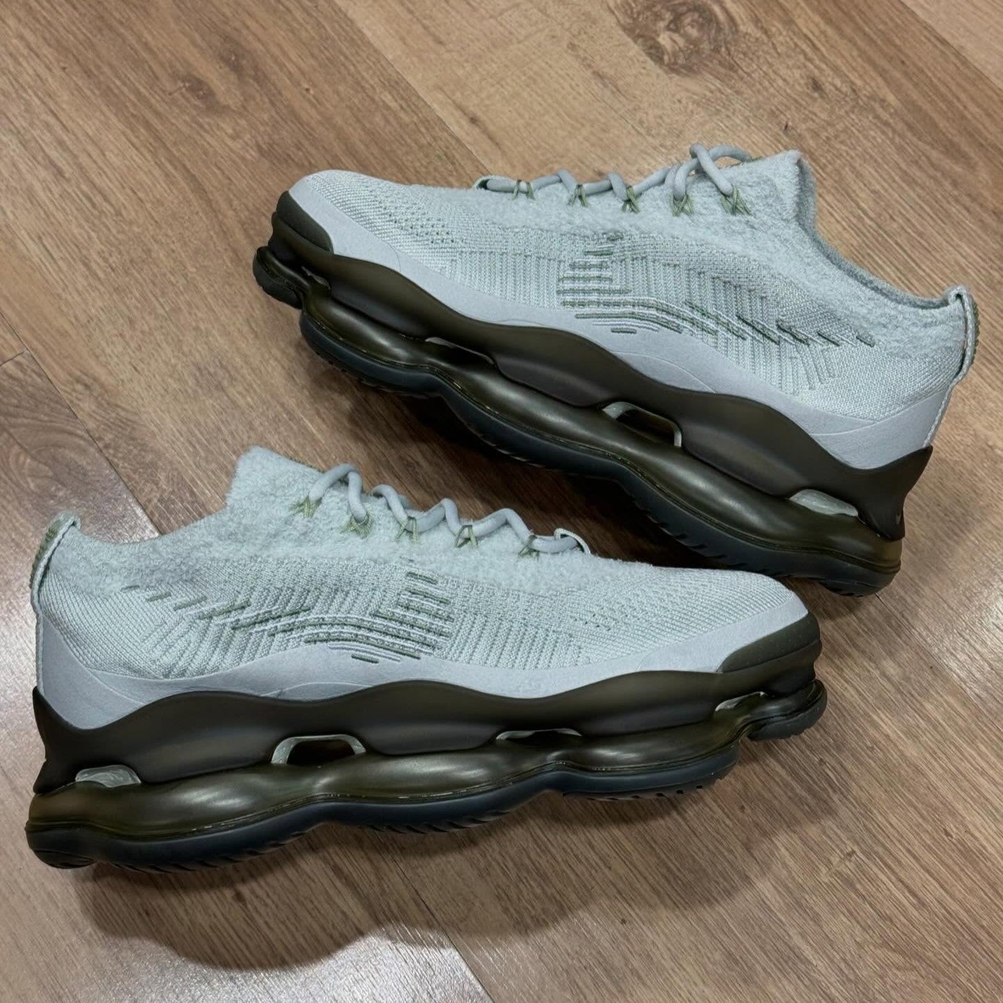 Air Max Scorpion Flyknit Light Silver Bronzine