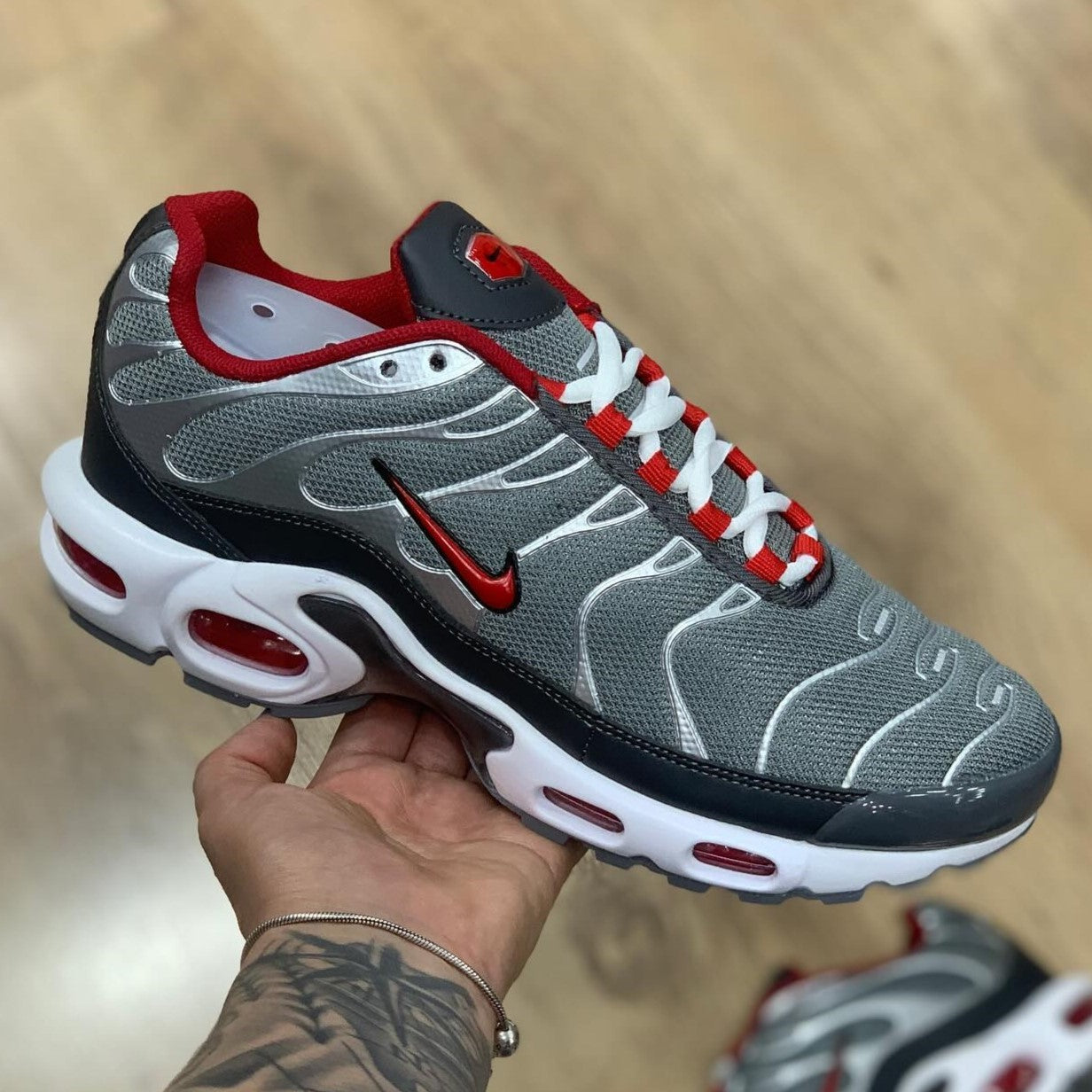 Air Max Plus TN Particle Grey University Red