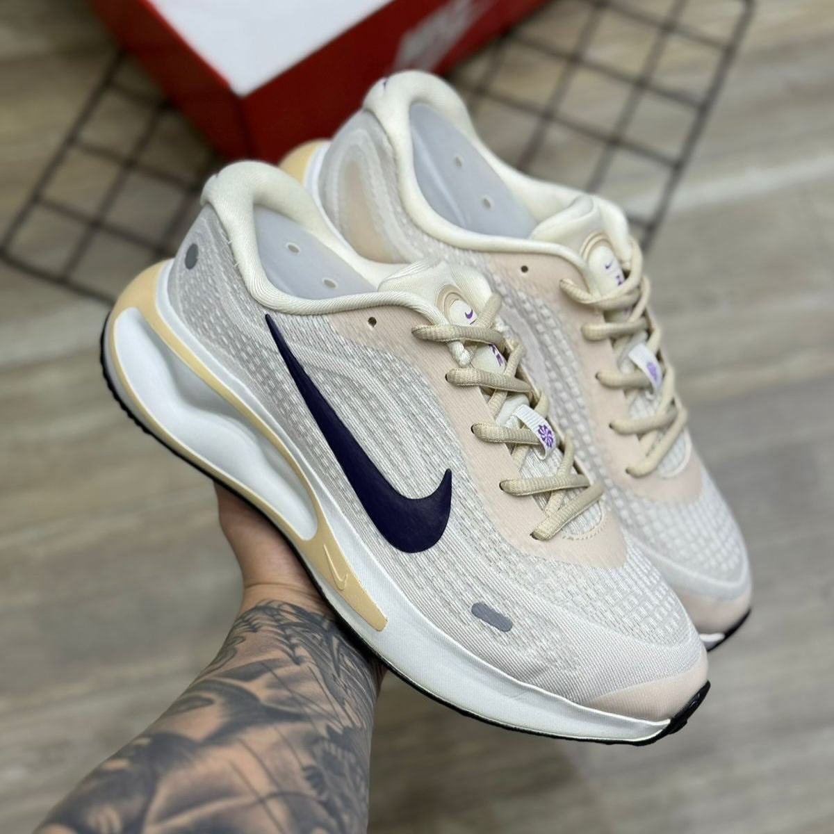 Journey Run Pale Ivory Black