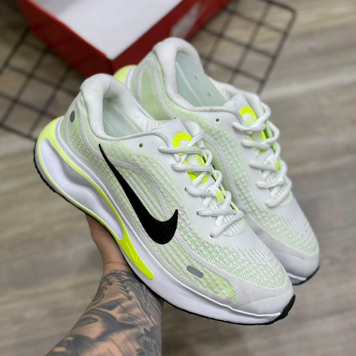 Journey Run White Barely Volt