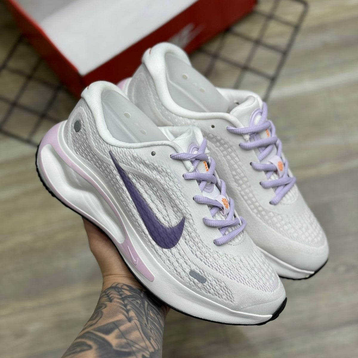 Journey Run Summit White Barely Grape