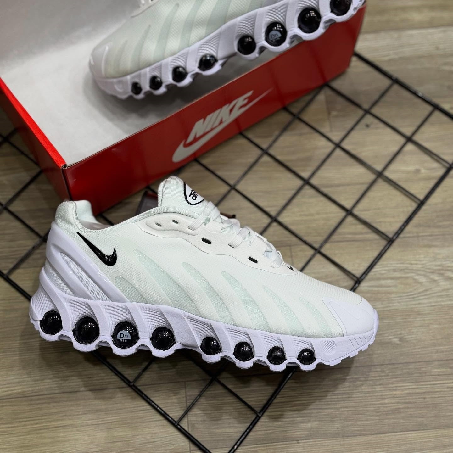 Air Max DN8 Pure Platinum Black