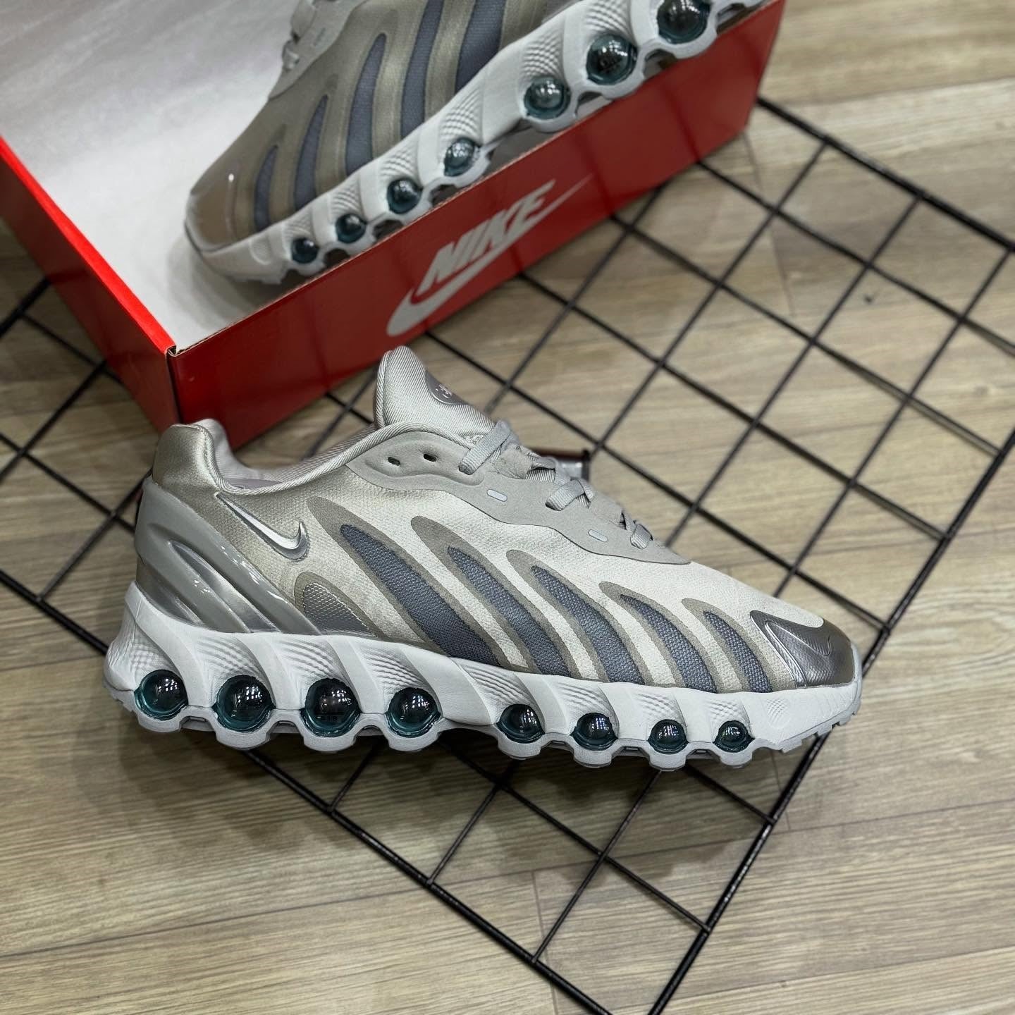 Air Max DN8 Wold Grey Metallic Silver