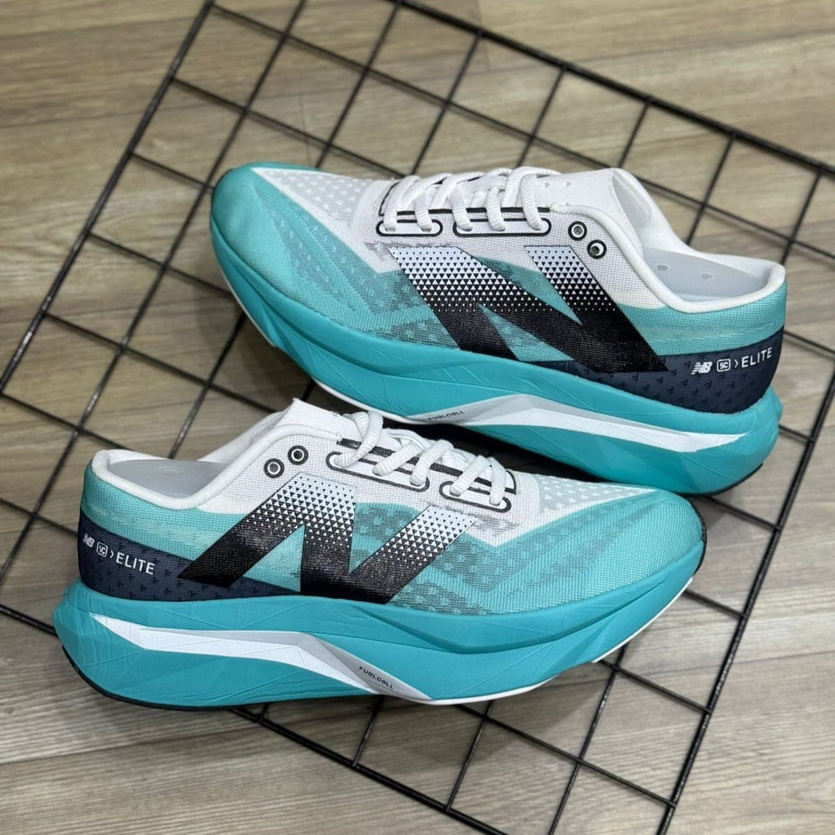 New Balance FuelCell SuperComp Elite v4 Cyber Jade
