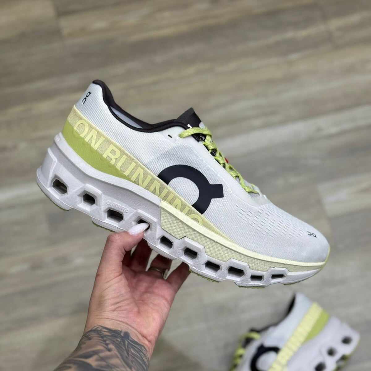 On Running Cloudmonster 2 Undyed Zest