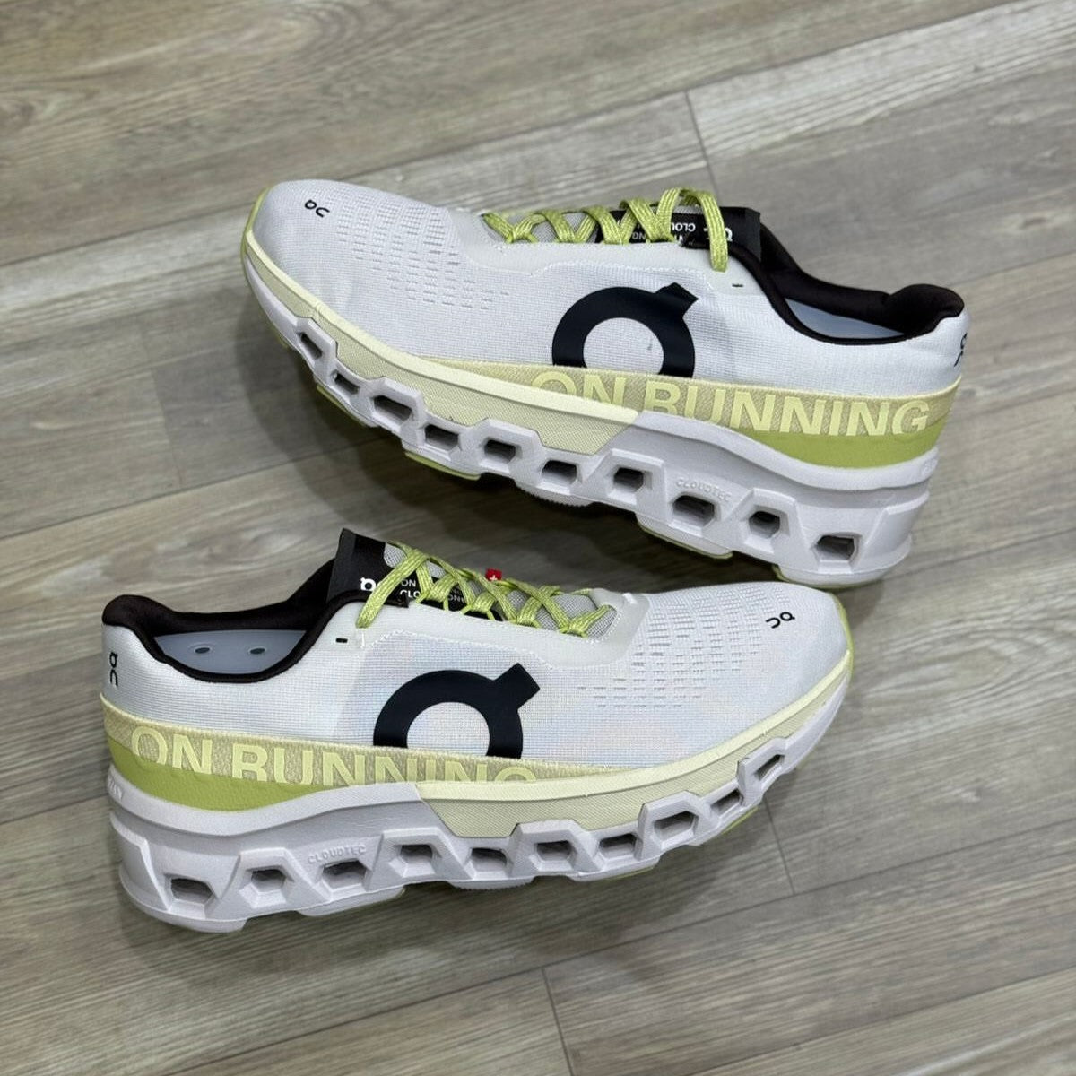 On Running Cloudmonster 2 Undyed Zest