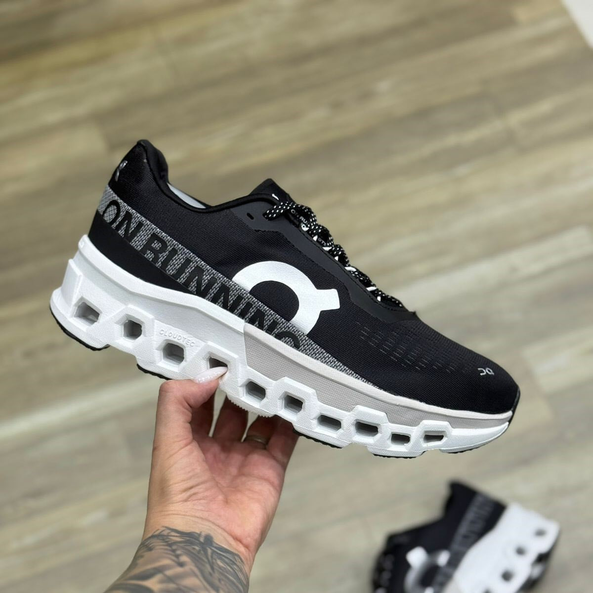 On Running Cloudmonster 2 Black Frost