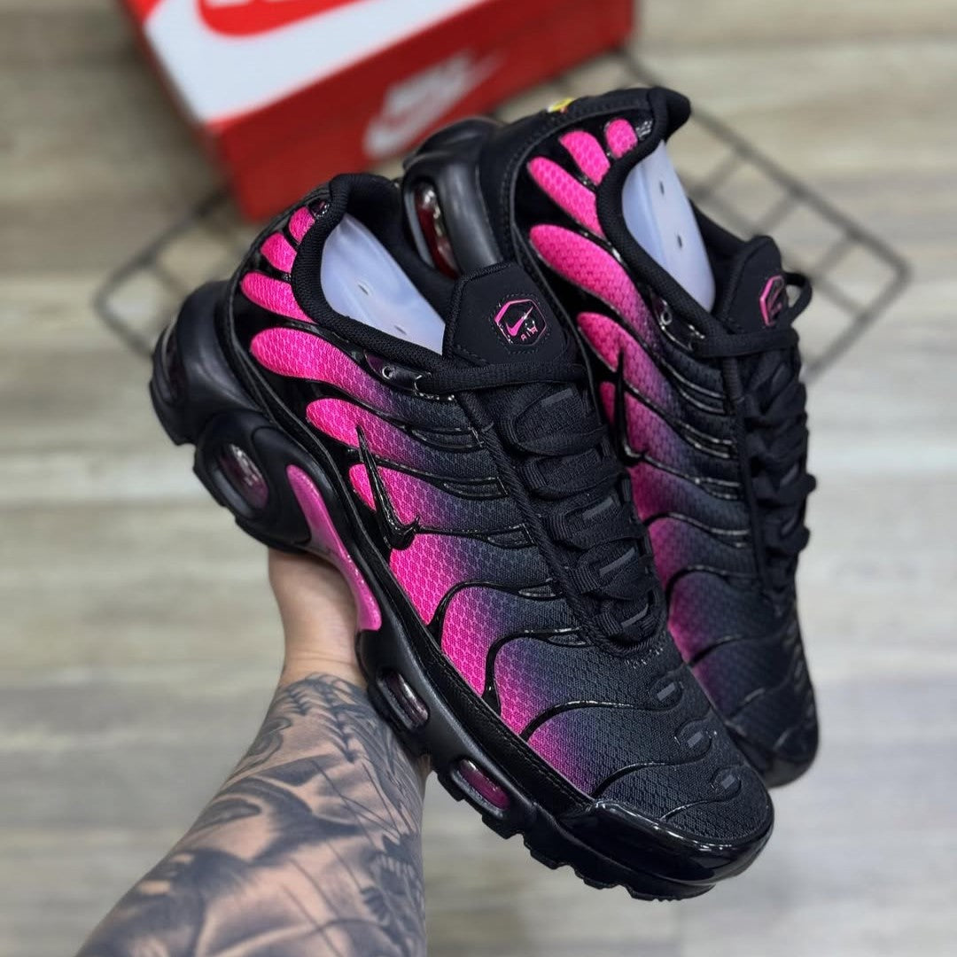 Air Max Plus TN Black Hyper Pink